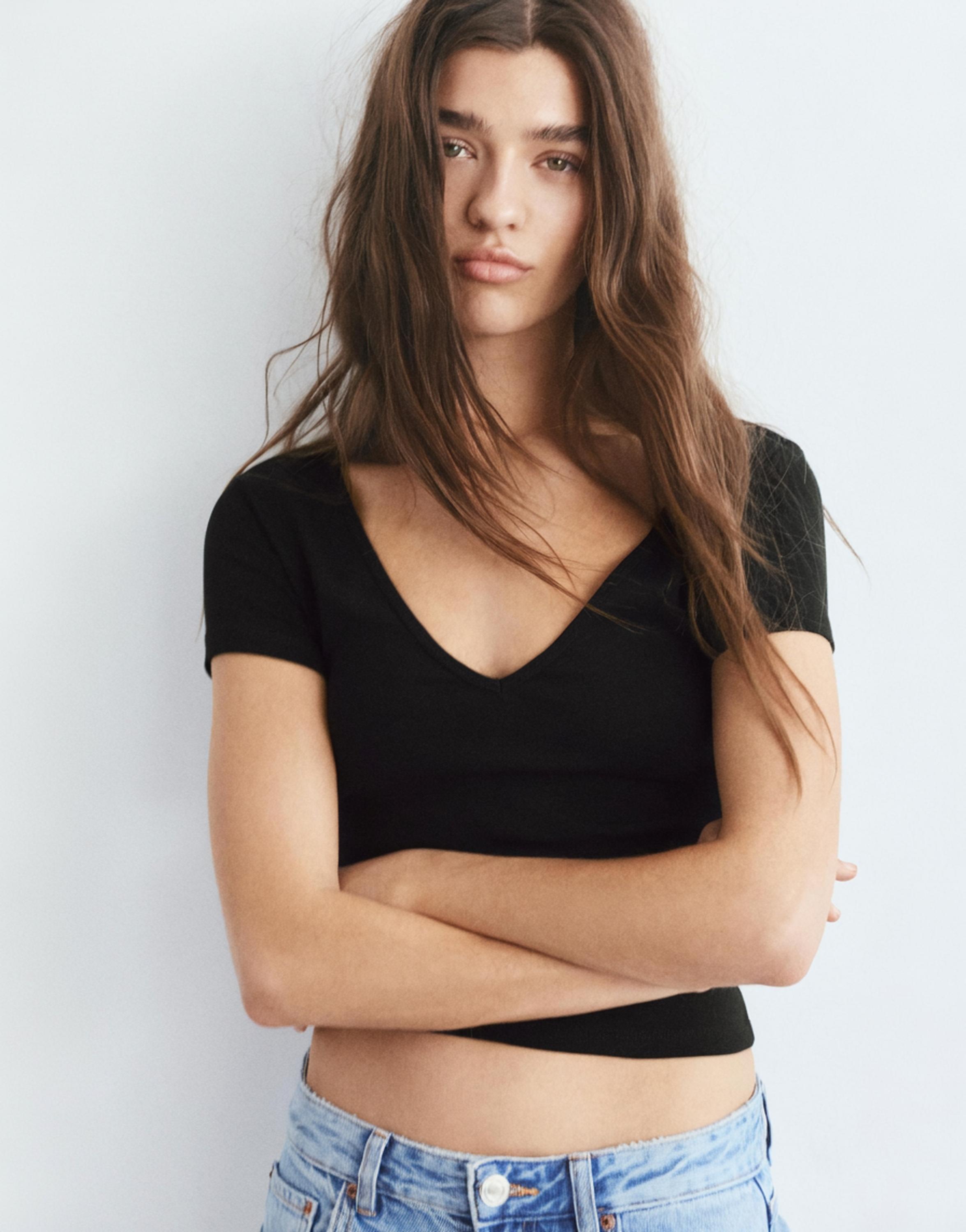 V-neck T-shirt — Black