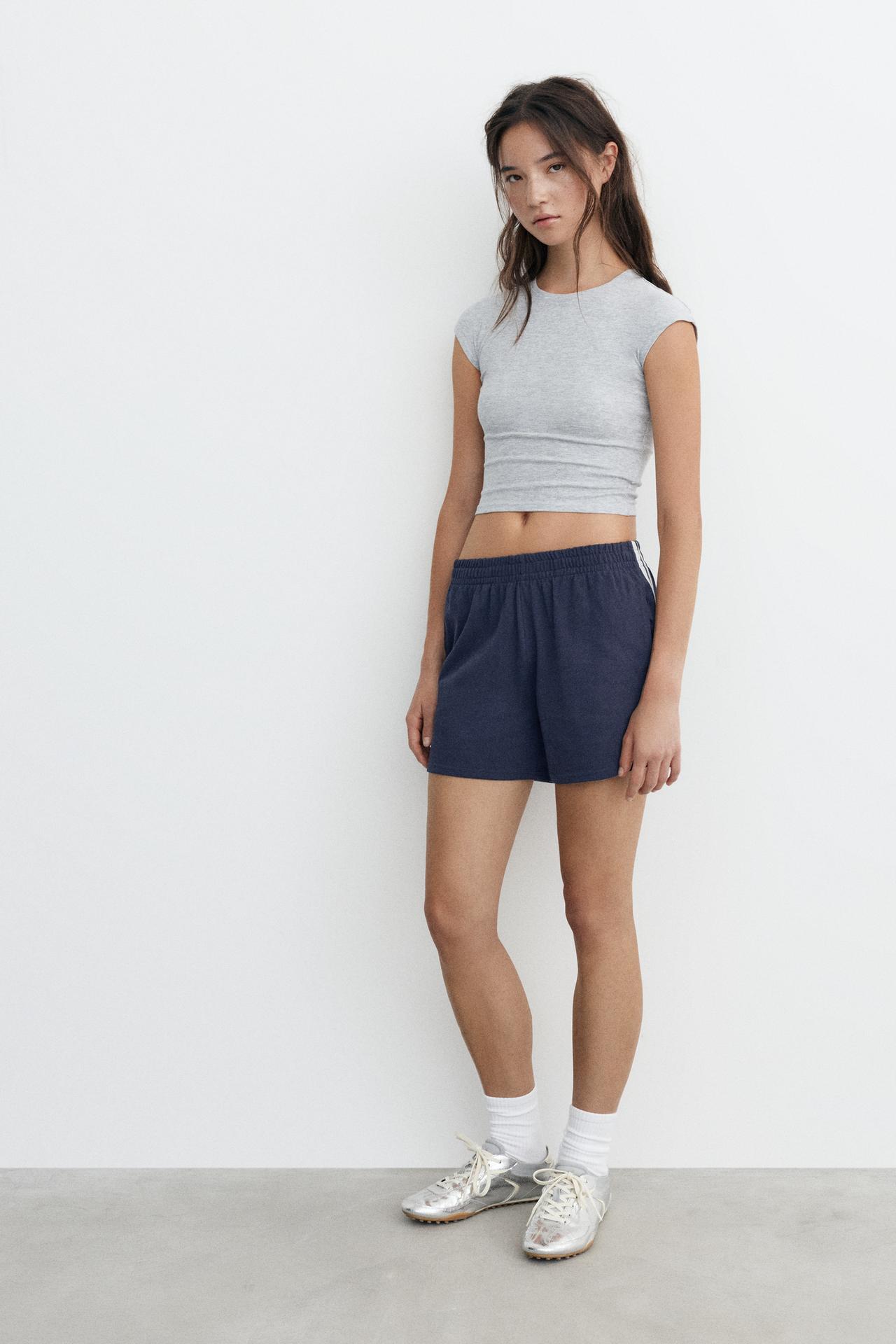 Sports shorts with side stripes — Dark navy