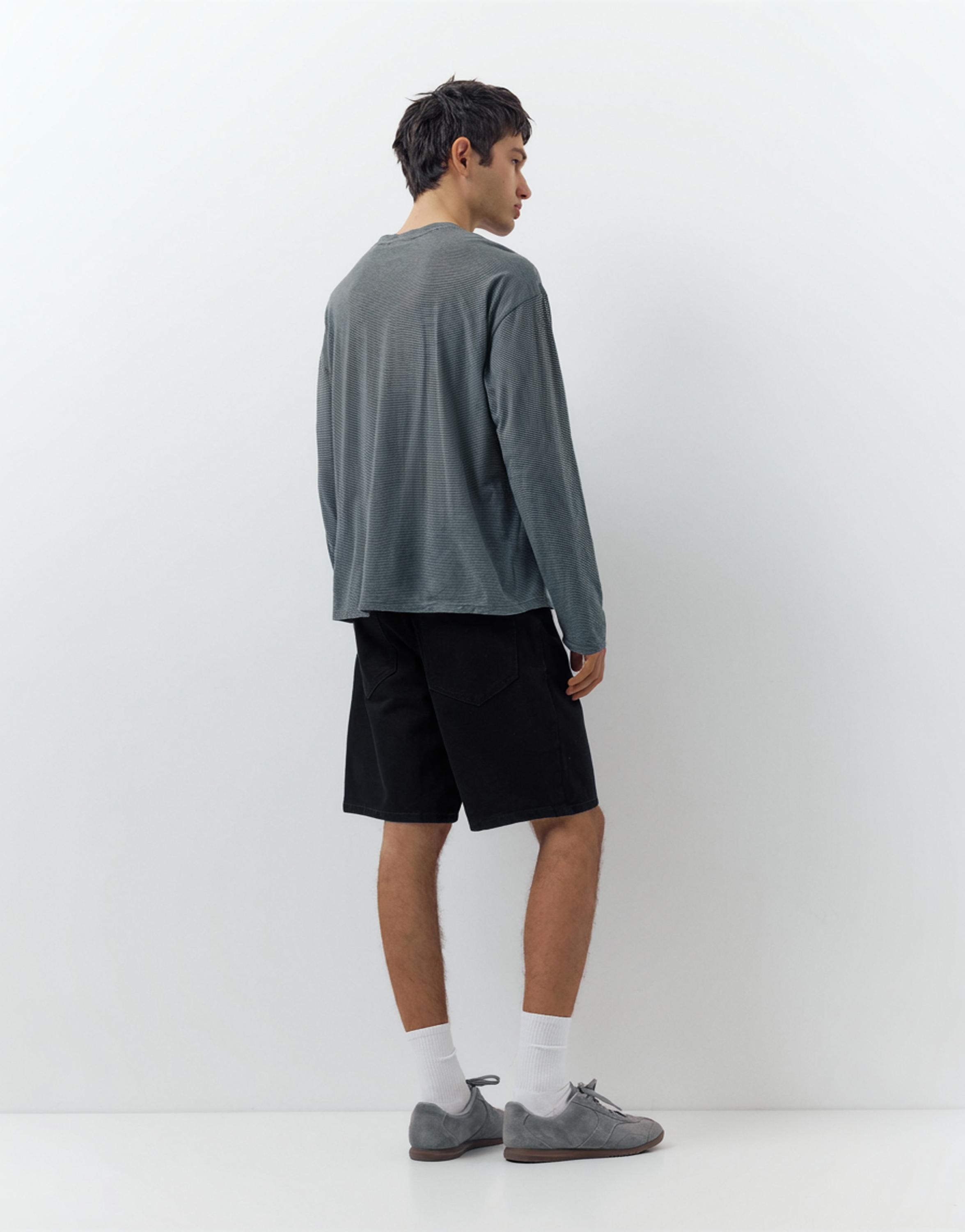 Standart kesim distressed denim bermuda - Görsel 26