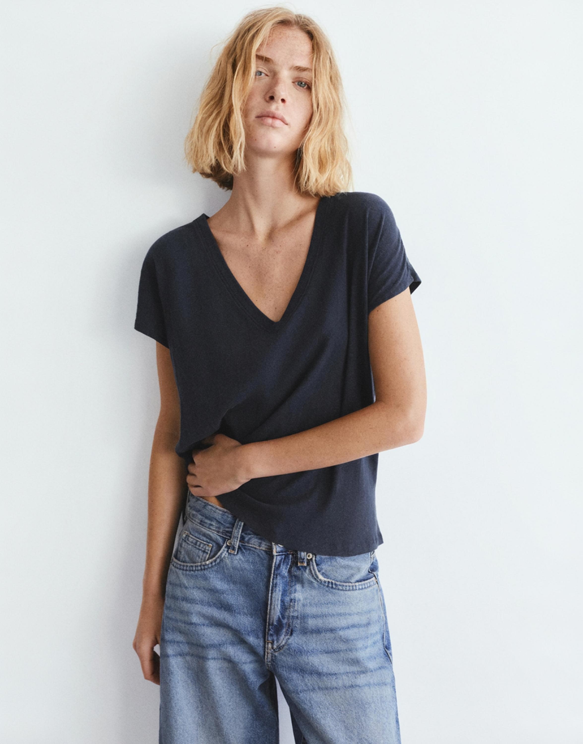 V-neck linen T-shirt — Medium grey