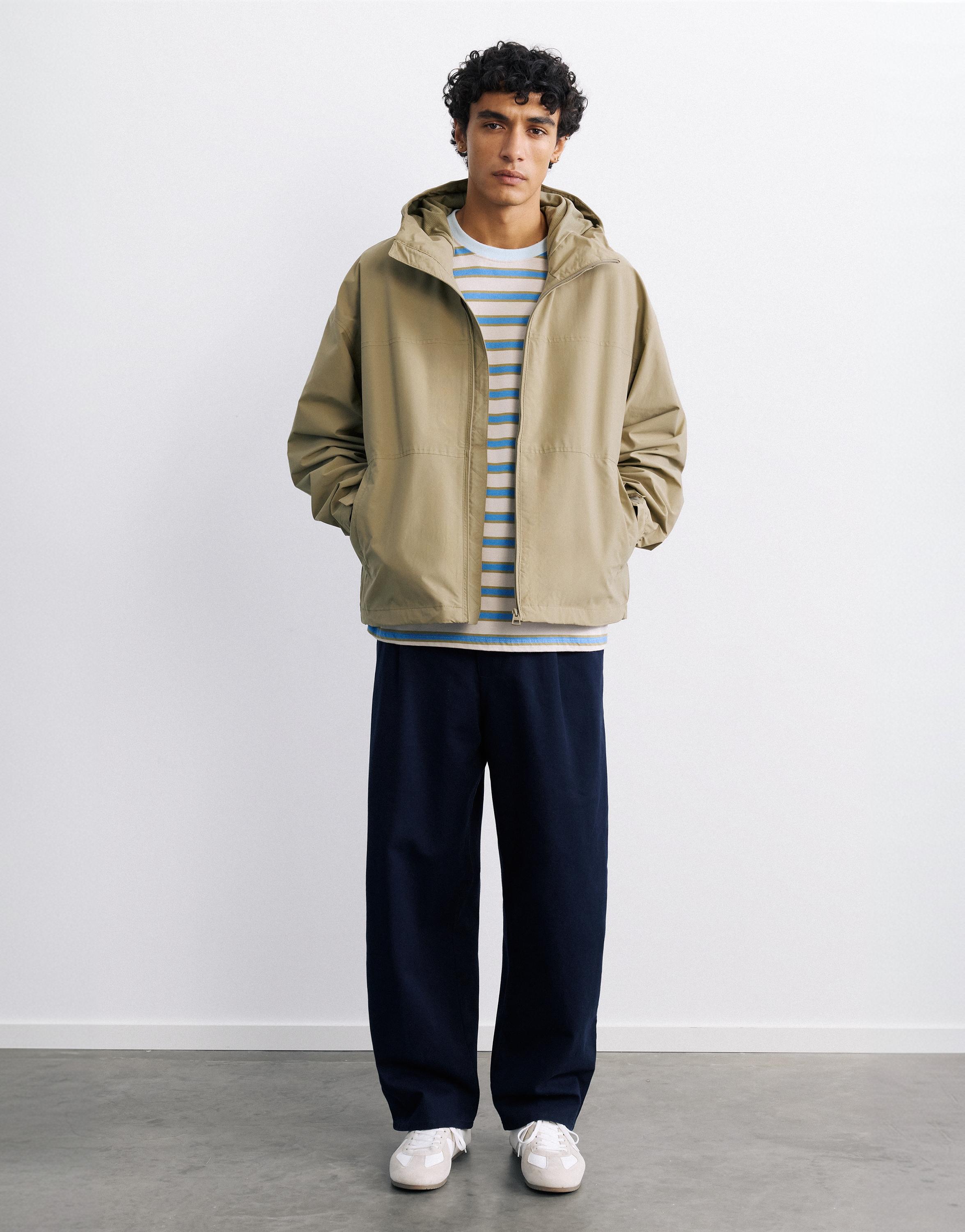 Lightweight hooded raincoat — Sand