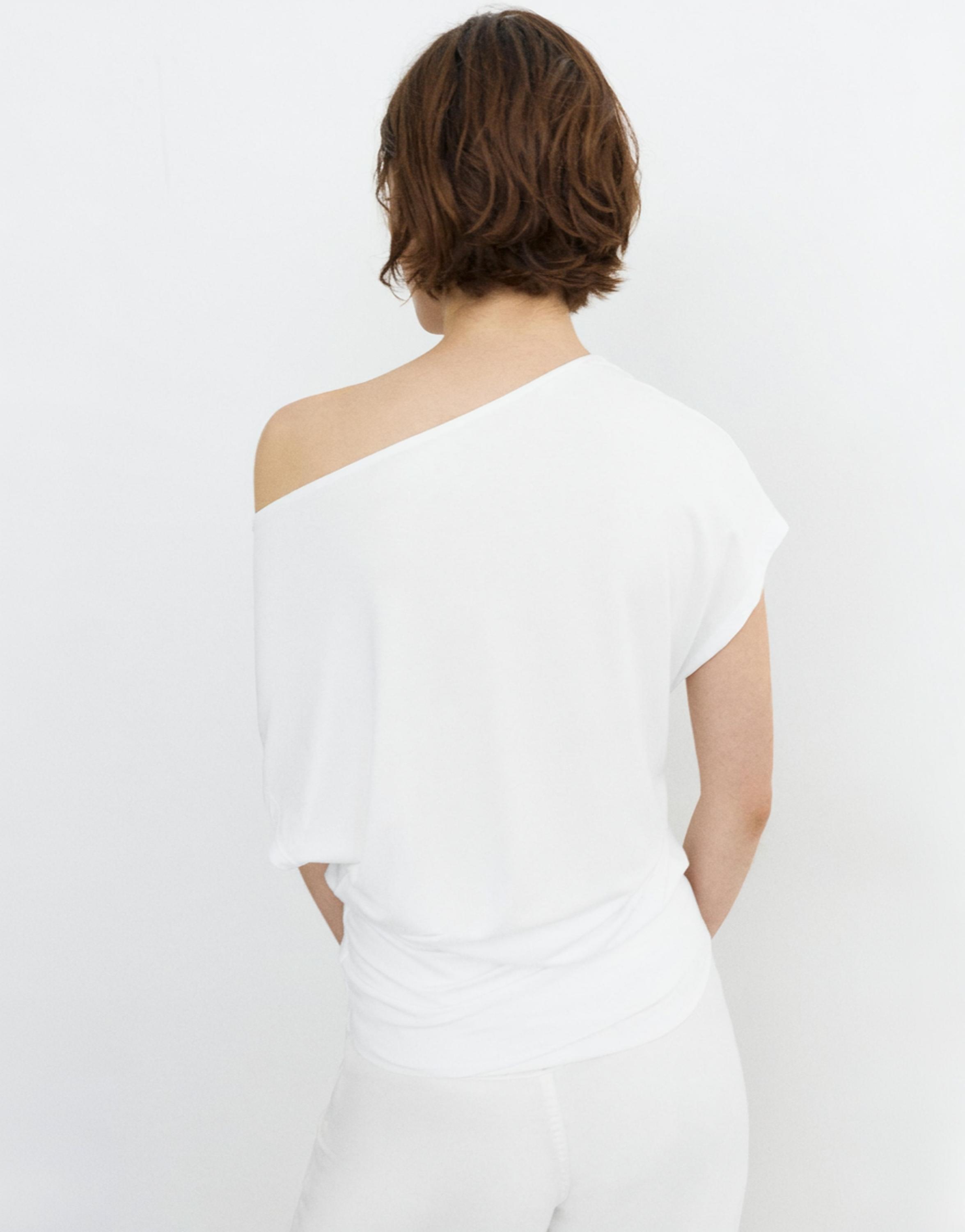 Short asymmetric dress — White