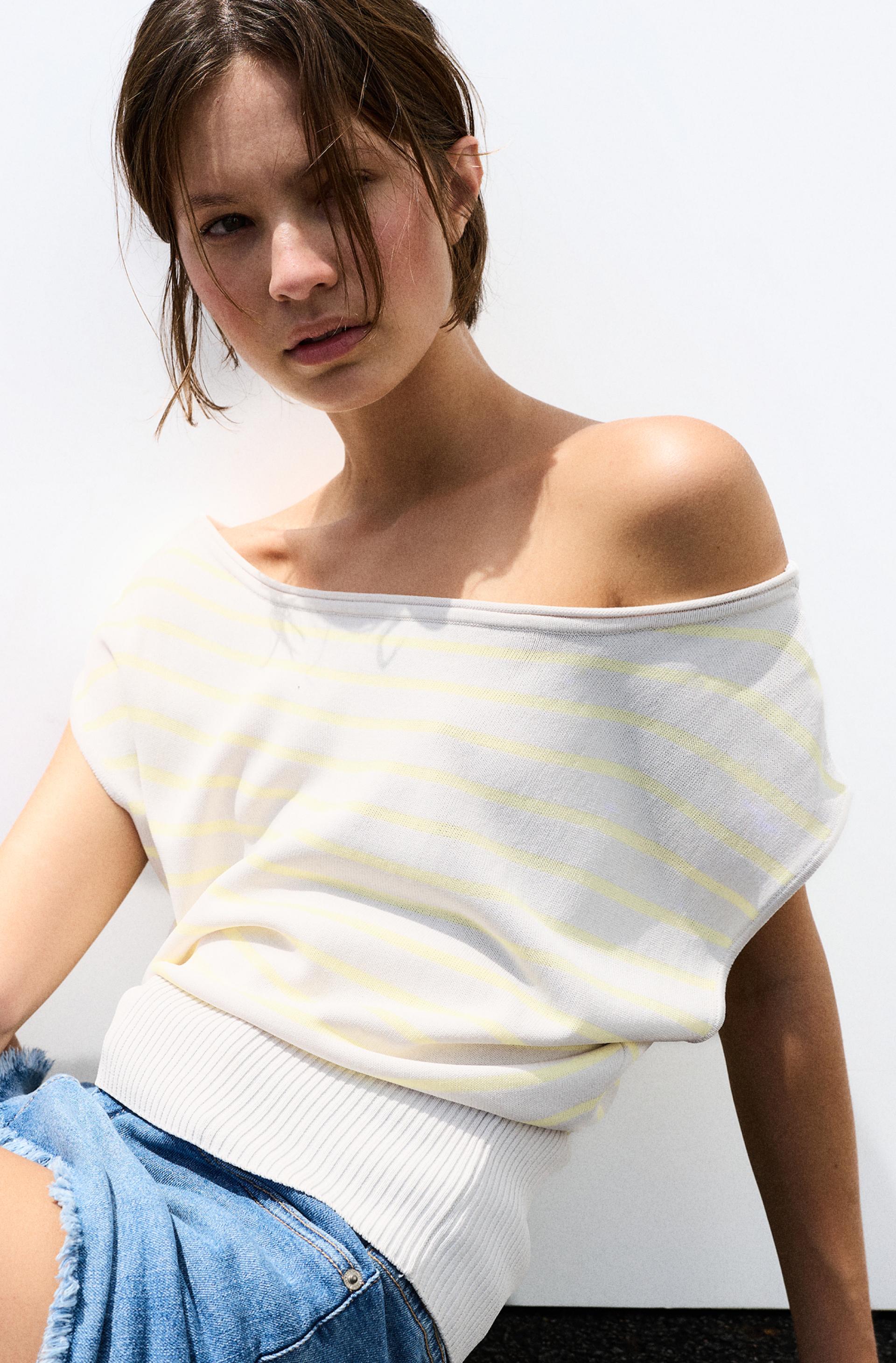 Short sleeve asymmetric knit top — Yellow