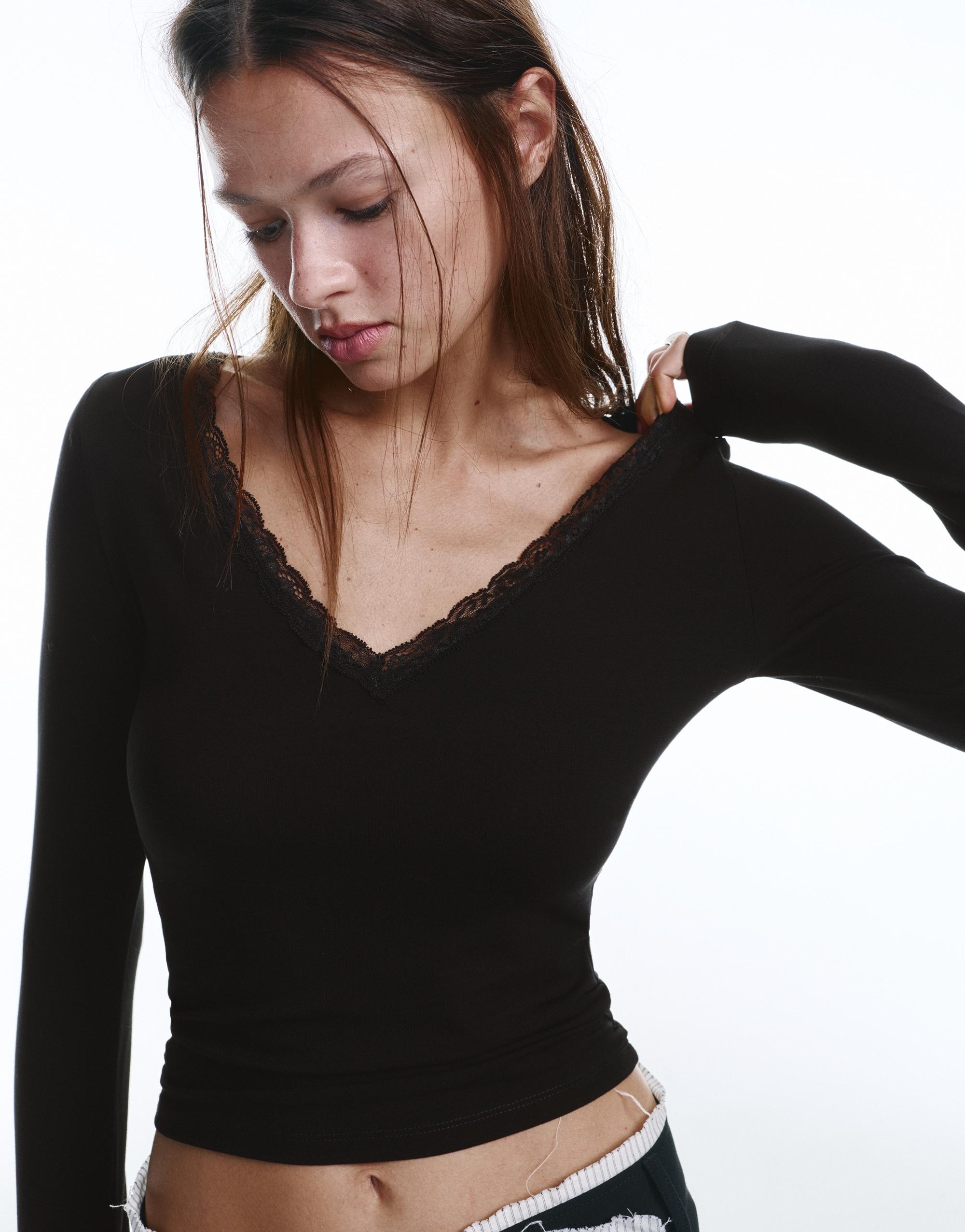 Lace trim neckline T-shirt — Black
