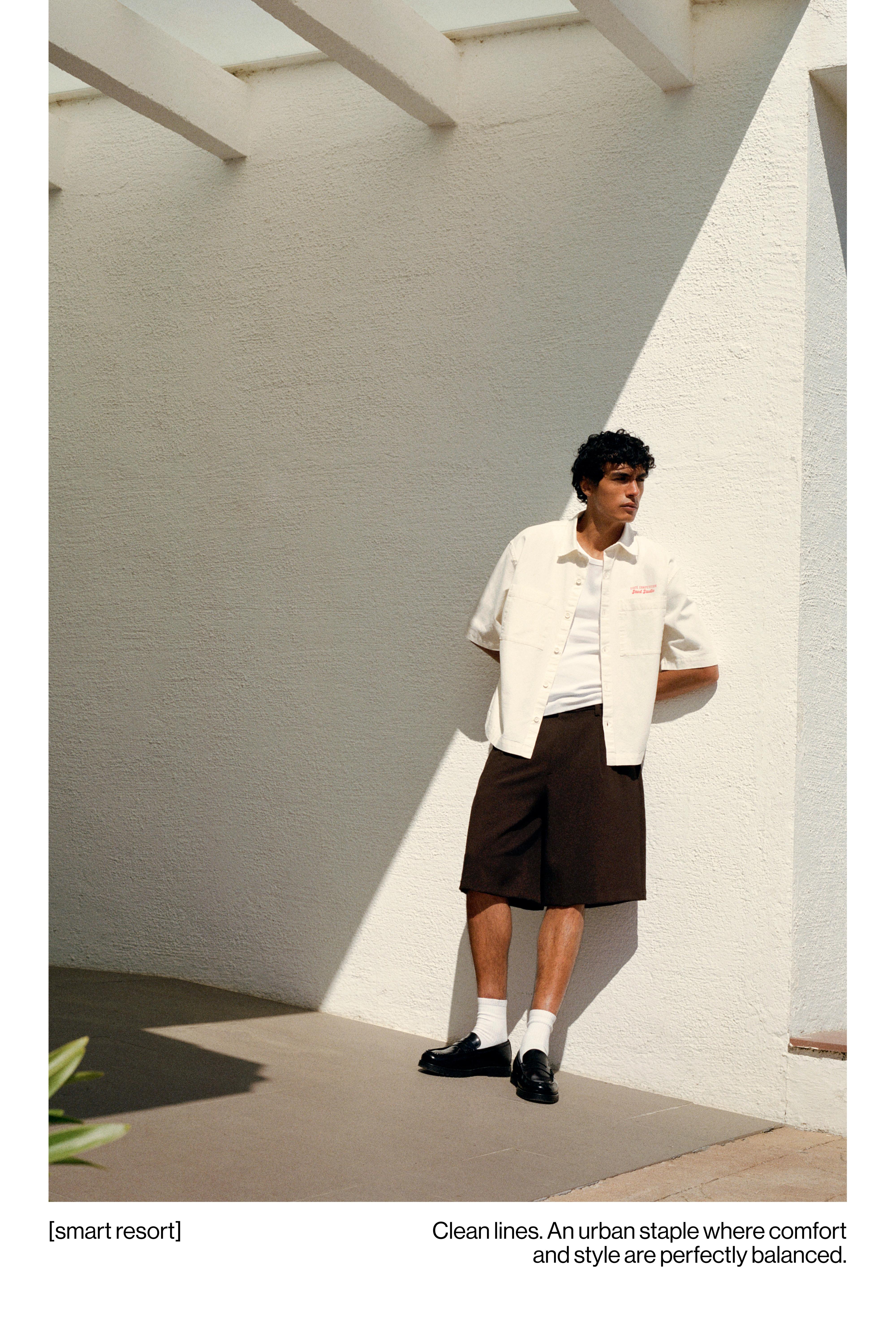 Smart Bermuda shorts with pleats — Chocolate