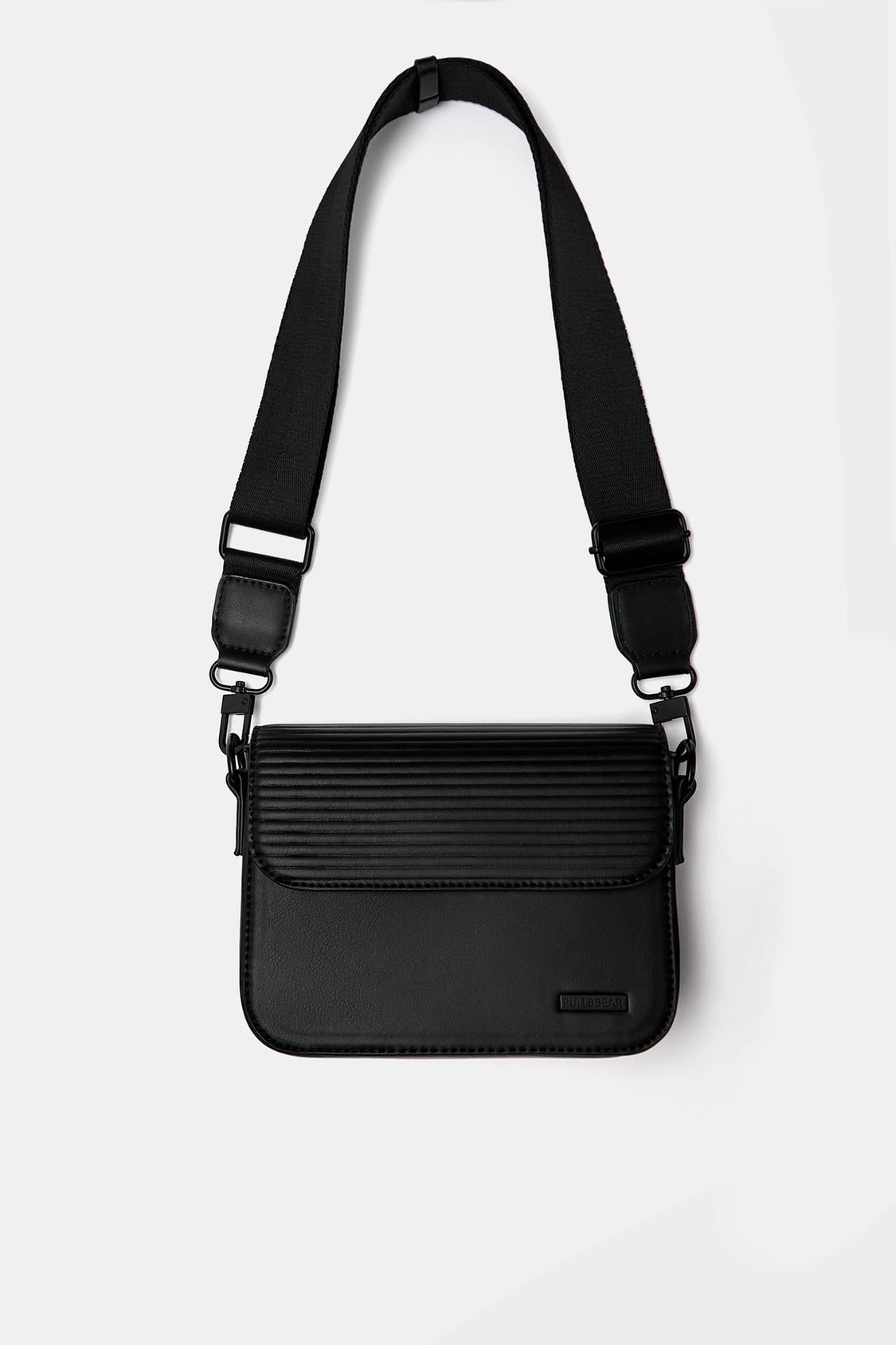 Textured half-moon crossbody bag - PULL&BEAR