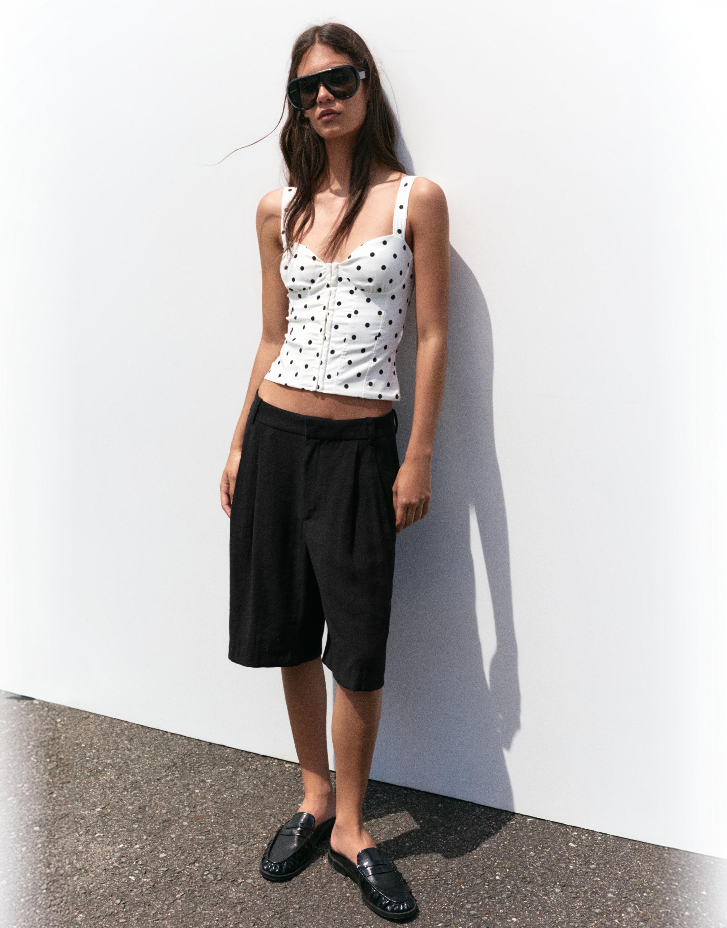 Long darted Bermuda shorts — Black