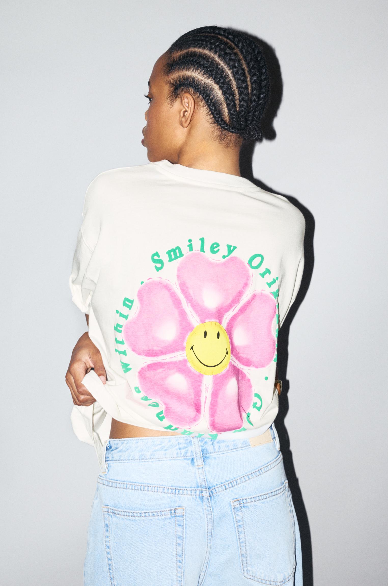 Camiseta flor Smiley PULL&BEAR