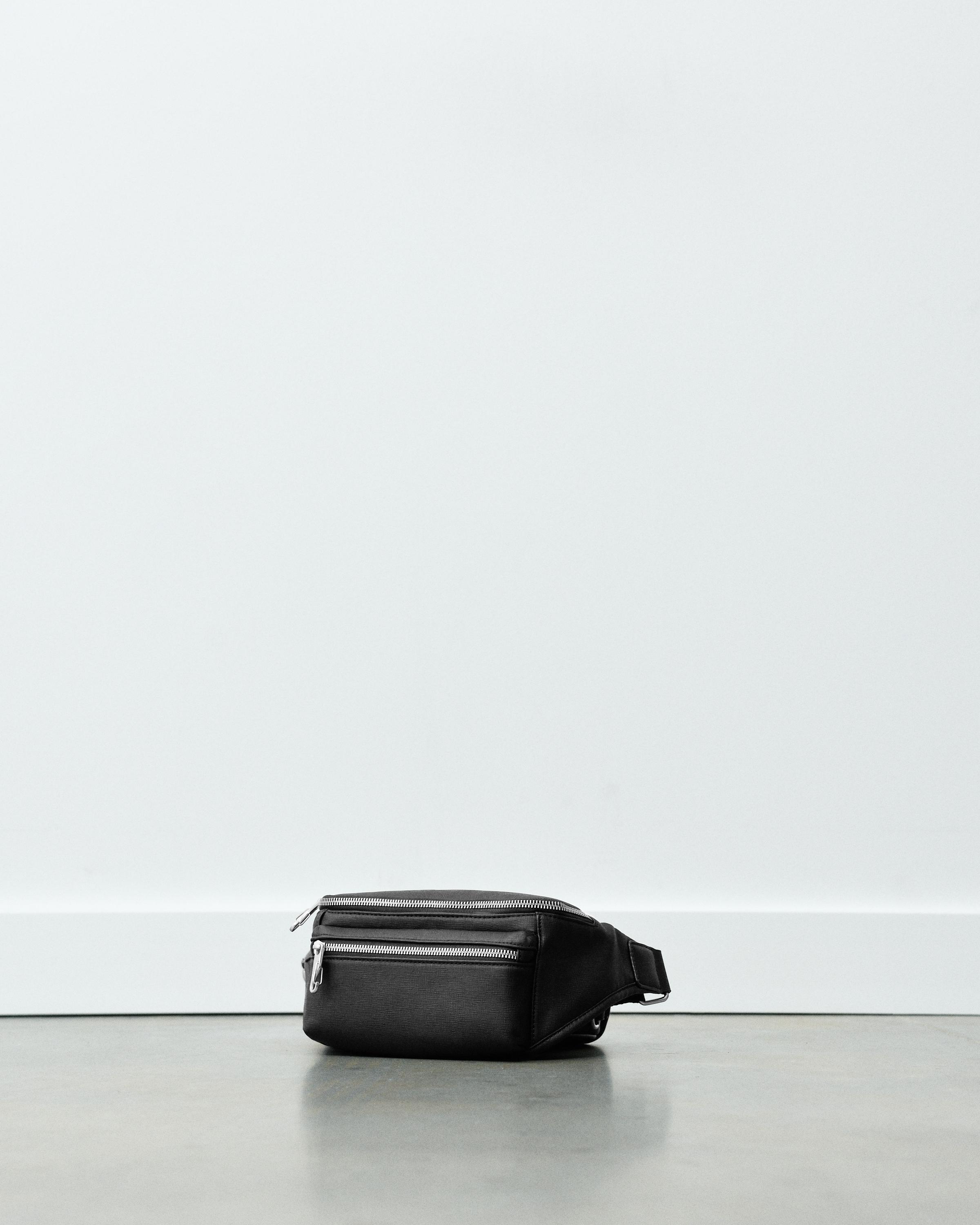 Pocket belt bag — Black
