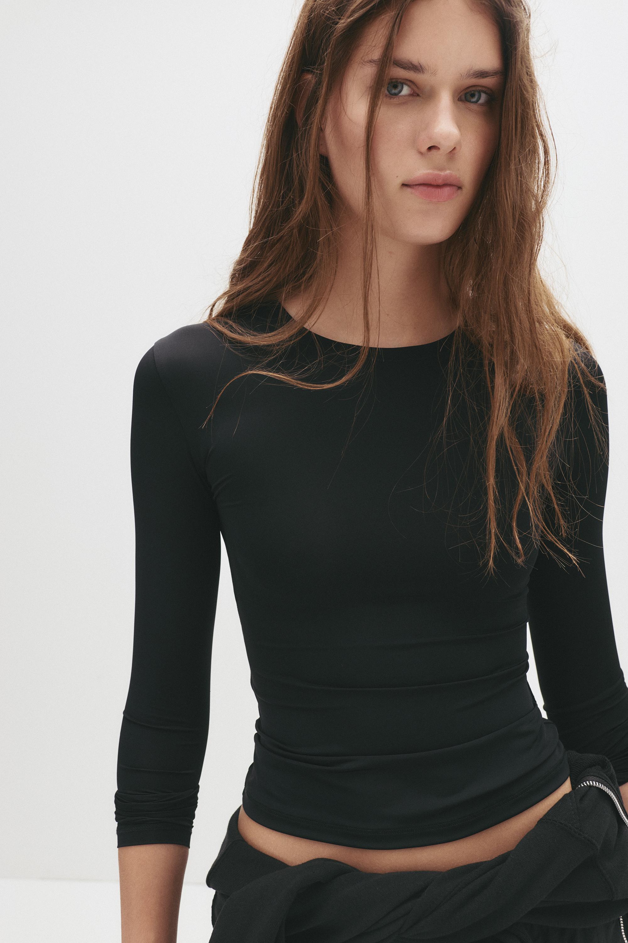 Eng Anliegendes Polyamid-T-Shirt