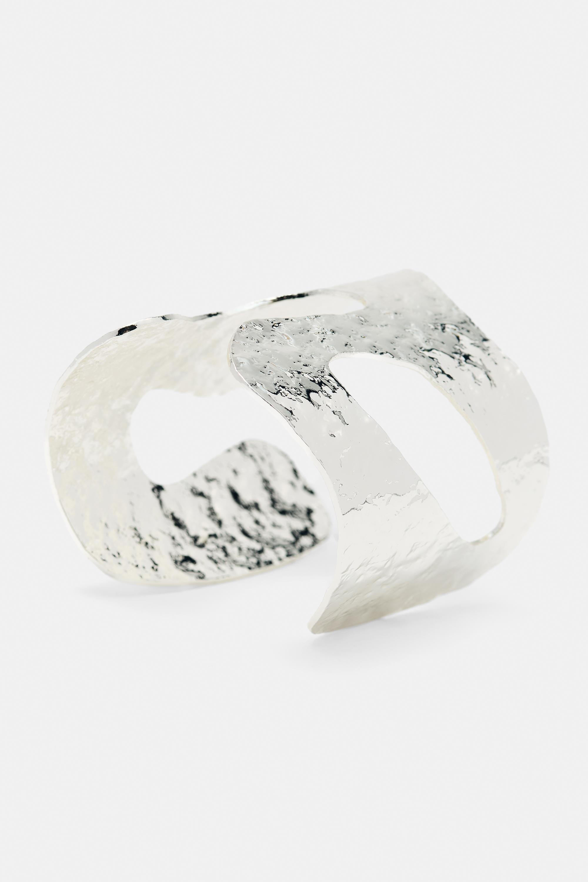 Curved textured cuff — Silver