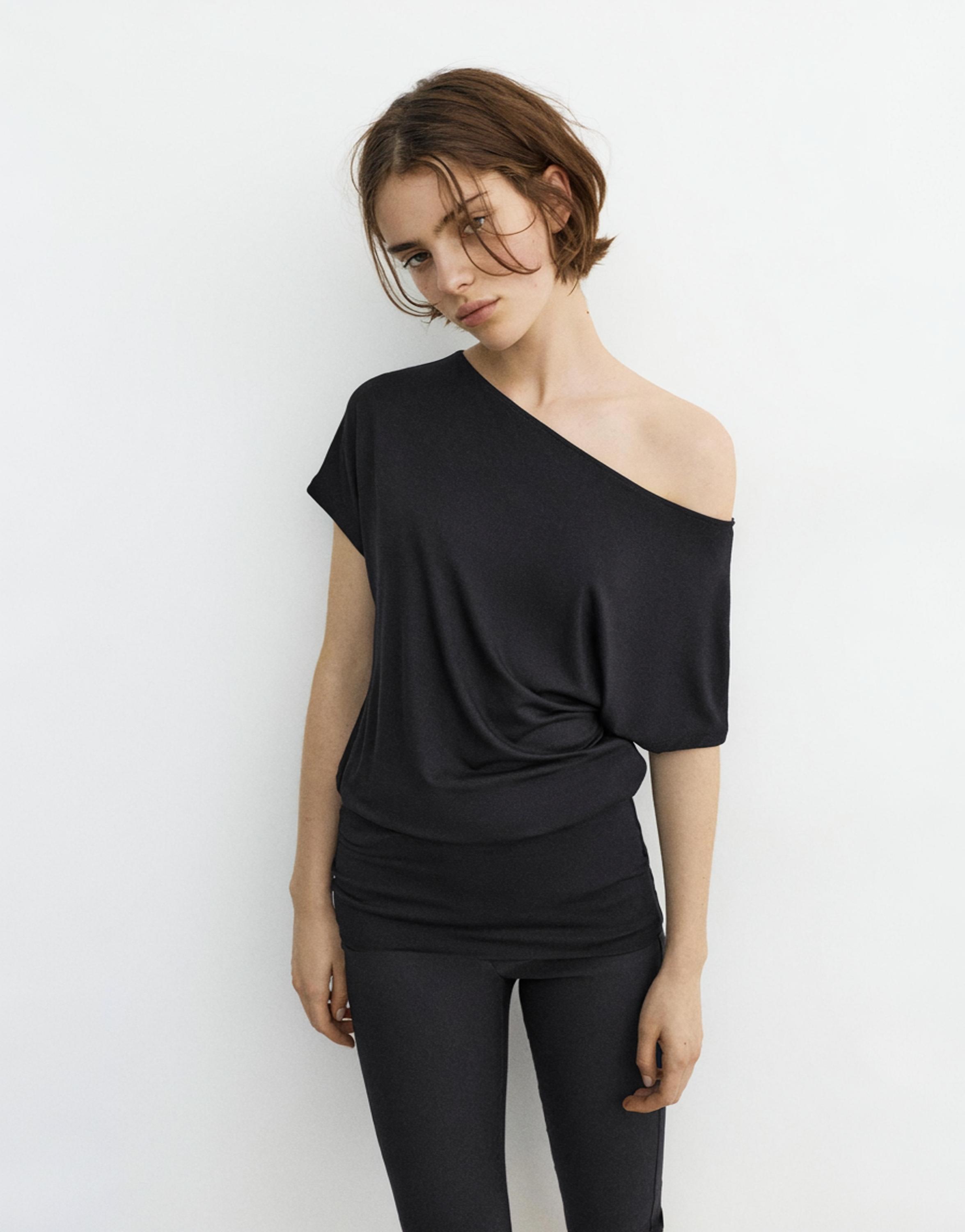 Short asymmetric dress — Black