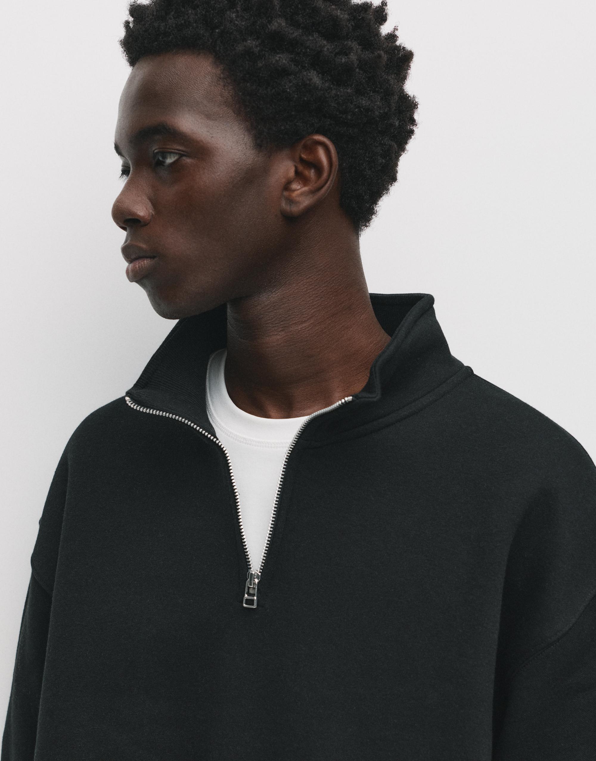 Basic quarter-zip sweatshirt — Black