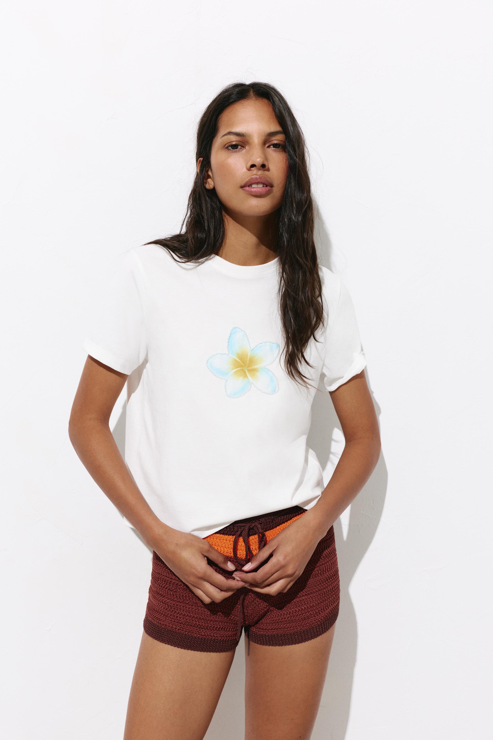 Beaded flower T-shirt — Ice