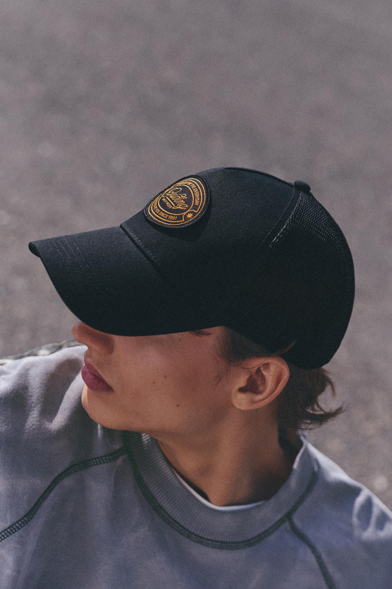 Embroidered patch trucker cap — Black
