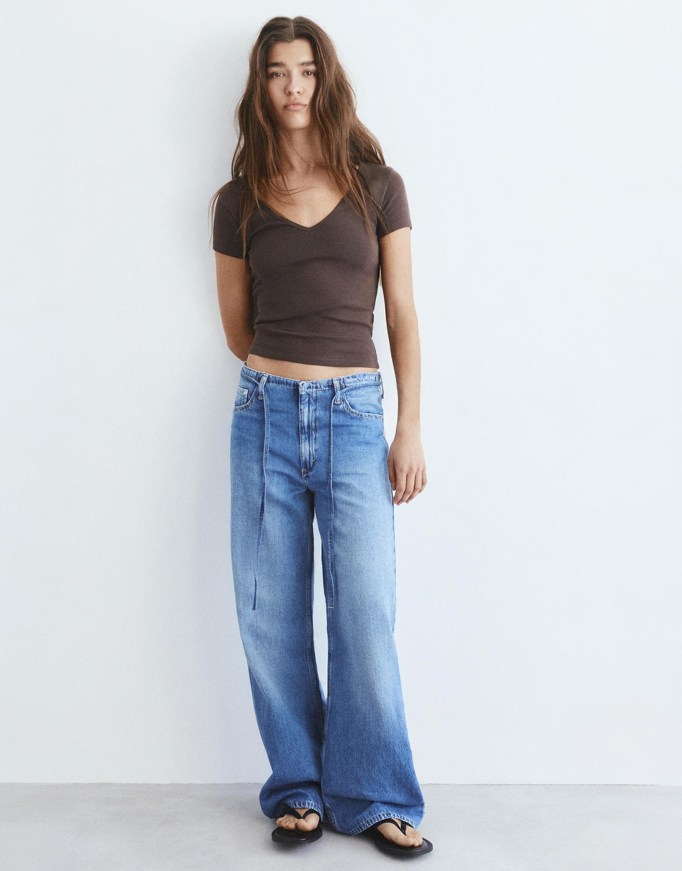 V-neck T-shirt — Brown