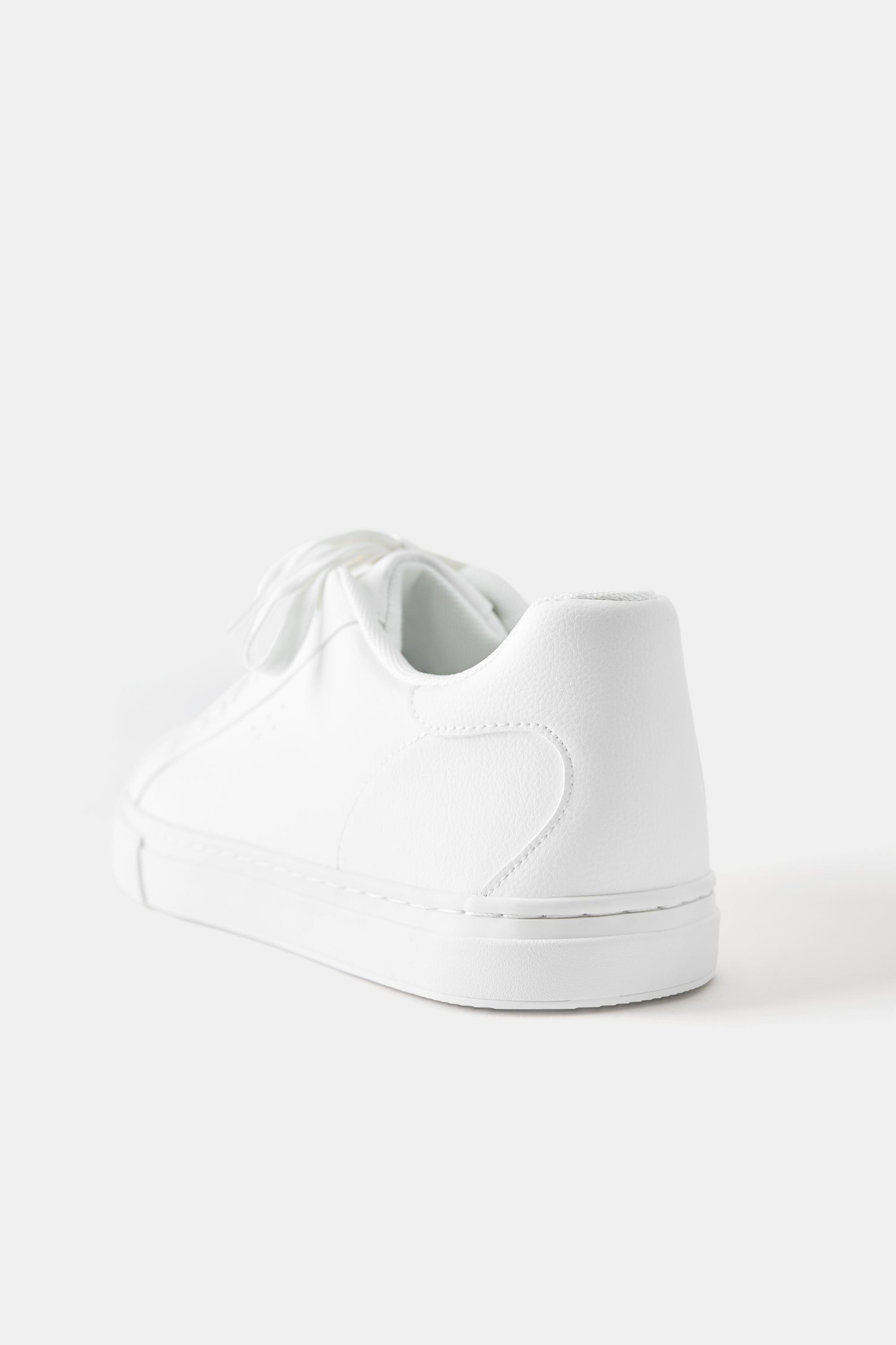 Casual trainers — White