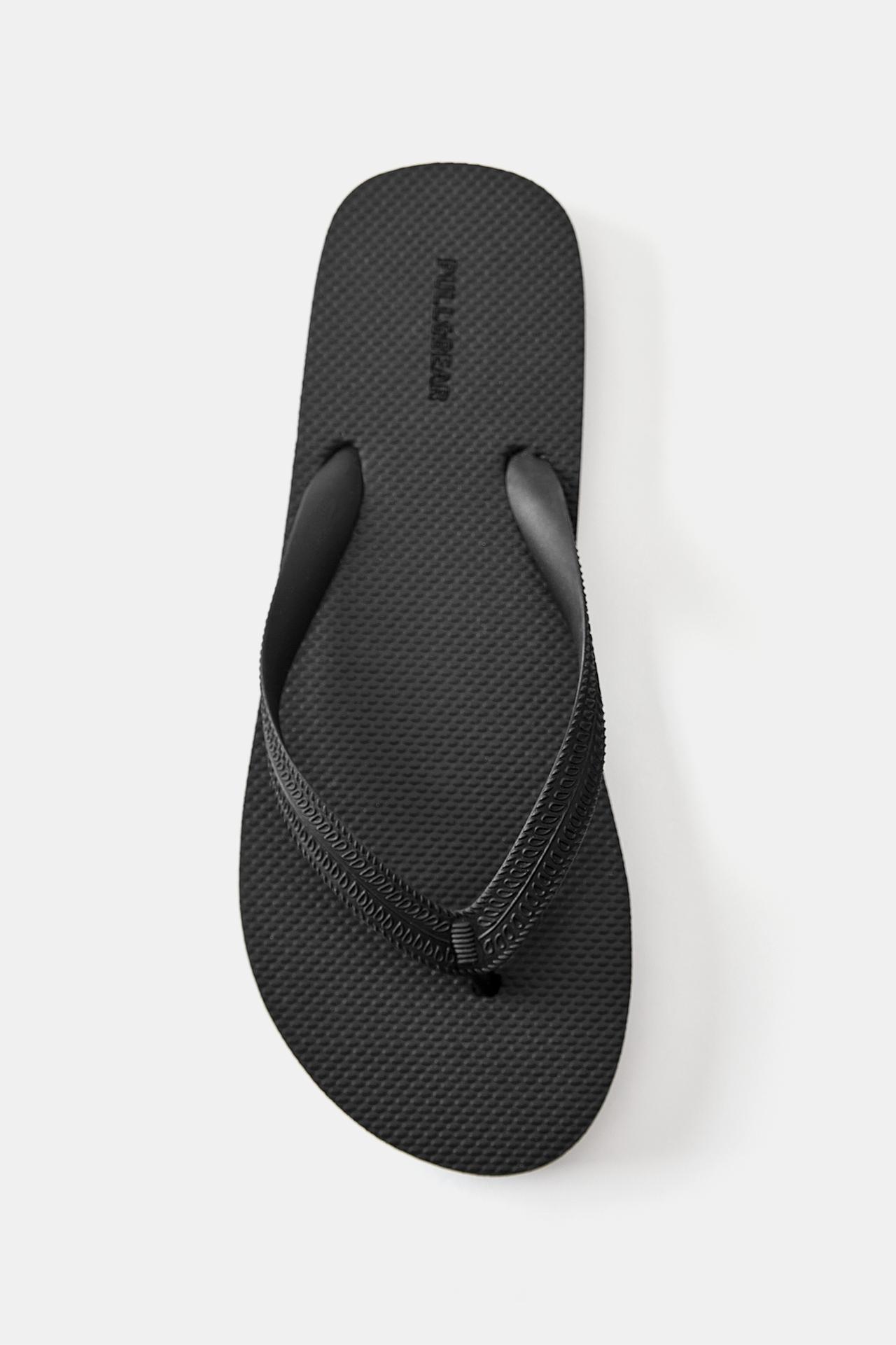 Strappy sandals — Black