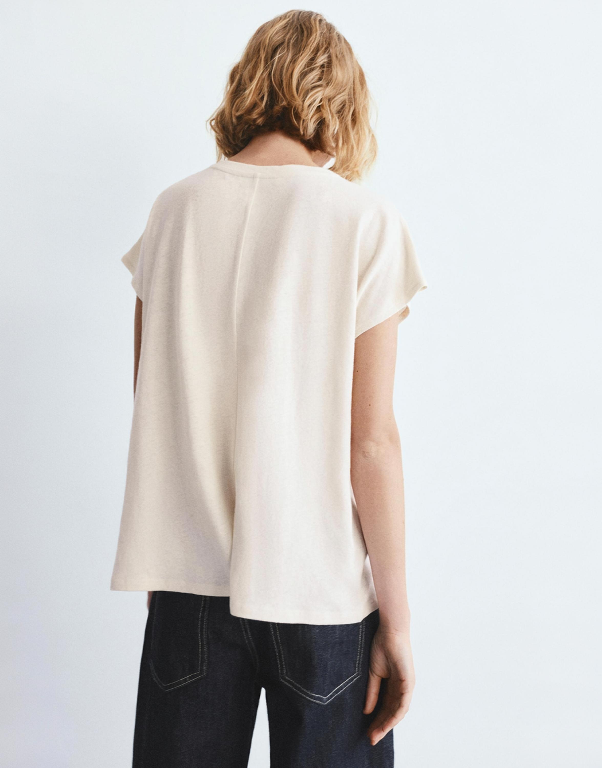 V-neck linen T-shirt — Light beige