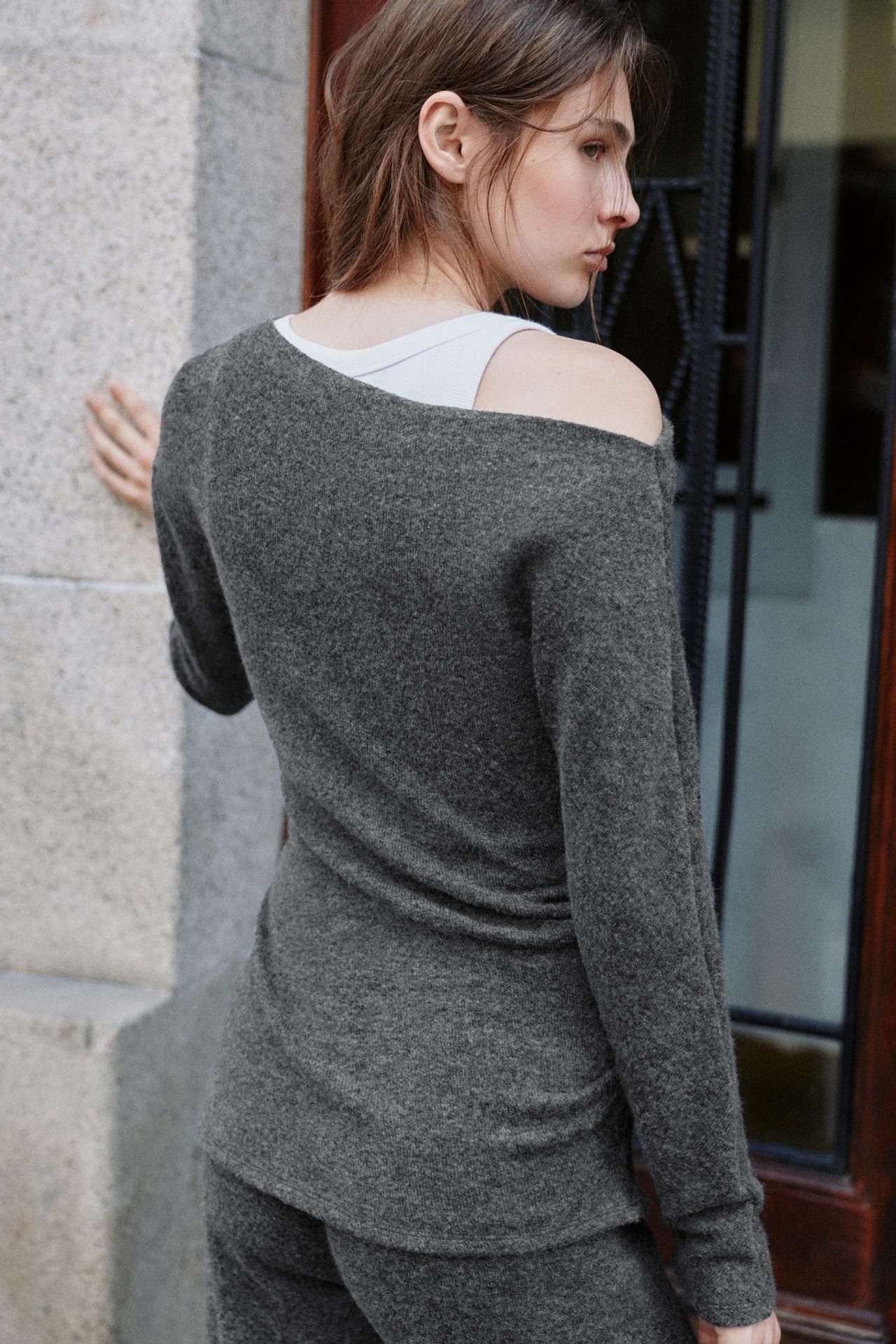 Soft-touch asymmetric top — Anthracite grey