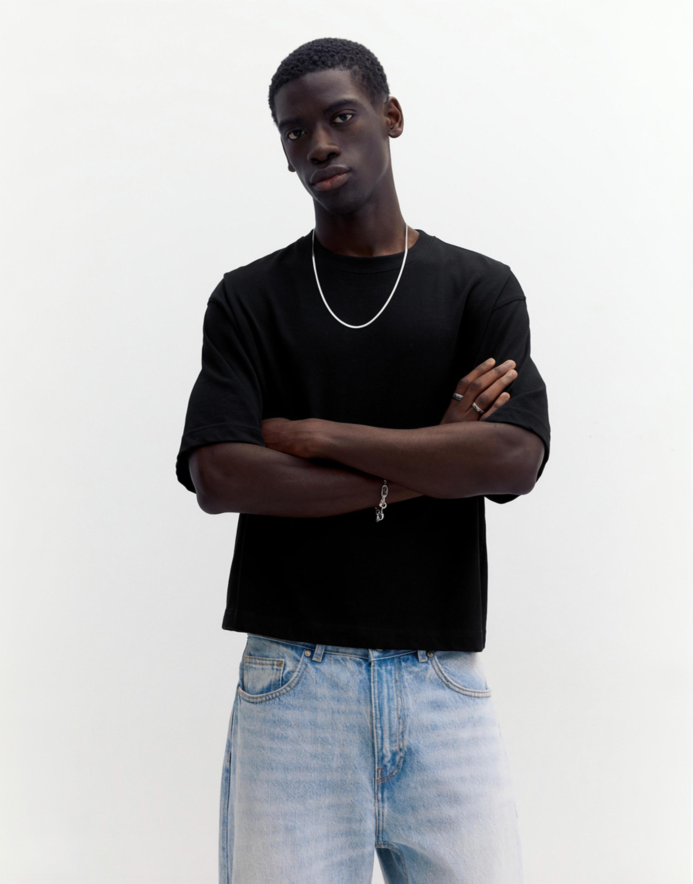 Cropped short sleeve T-shirt — Black