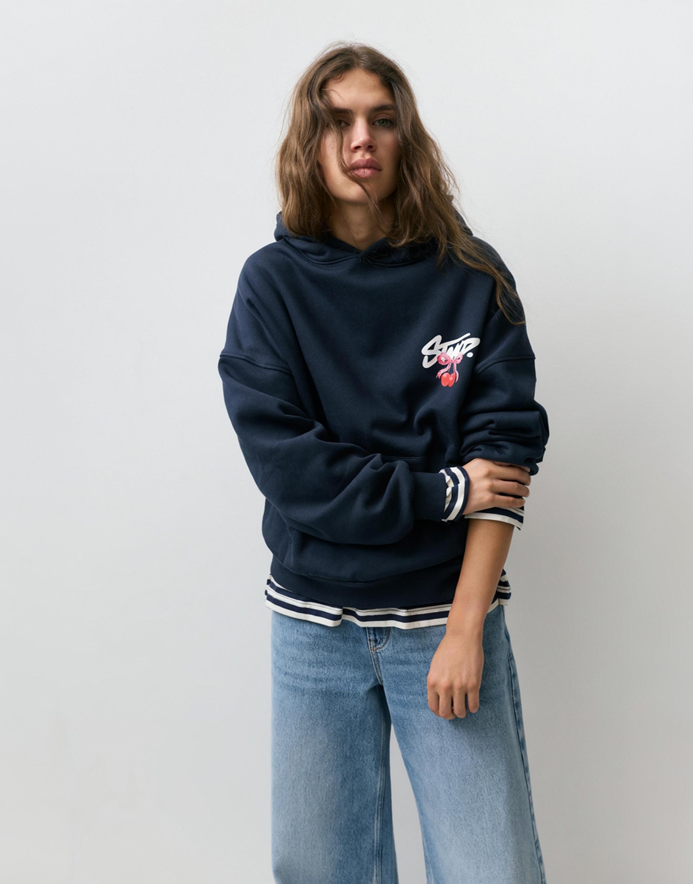 Kapüşonlu STWD kirazlı sweatshirt - Görsel 10