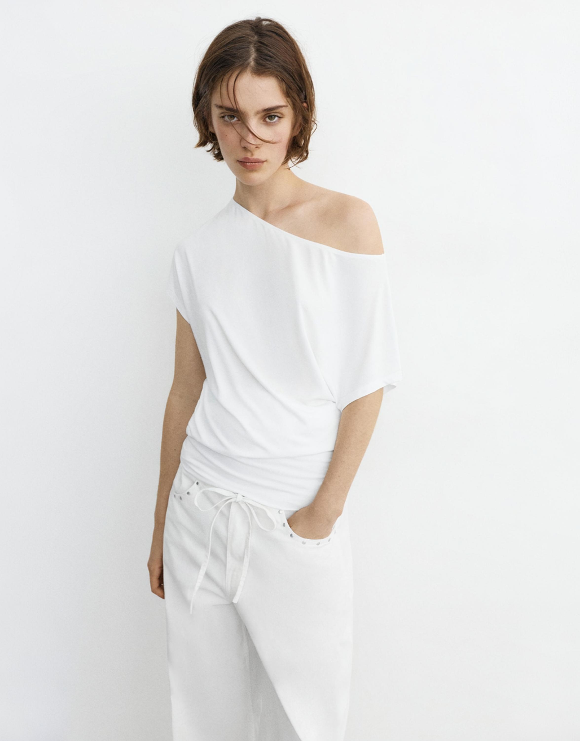Short asymmetric dress — White