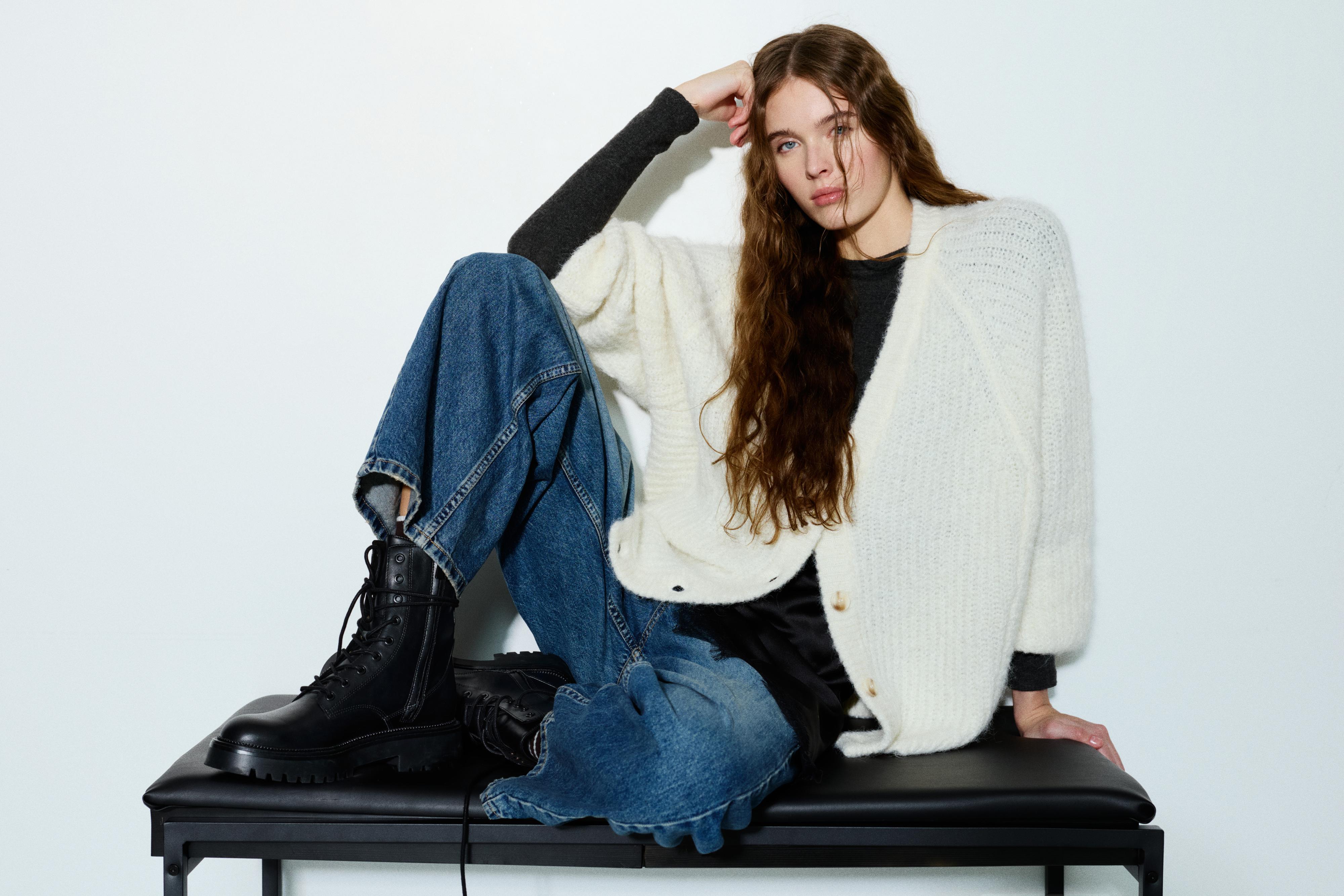 Lace-up flat ankle boots — Black
