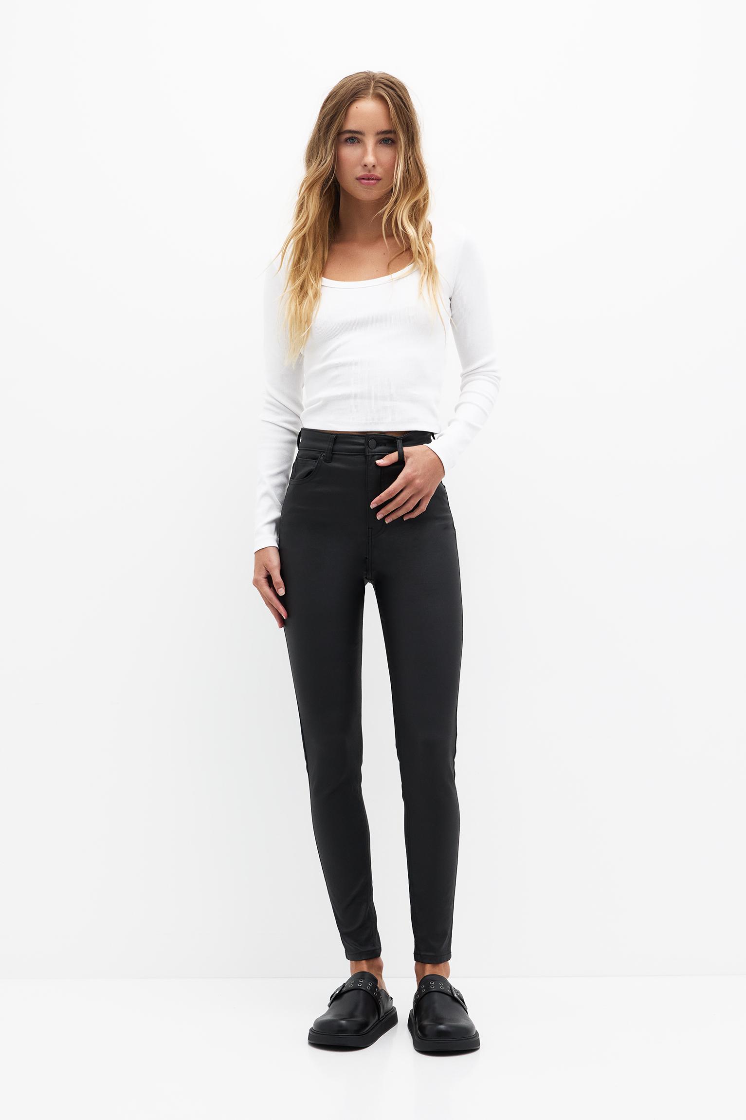 High waist skinny pants with a coated finish pull bear