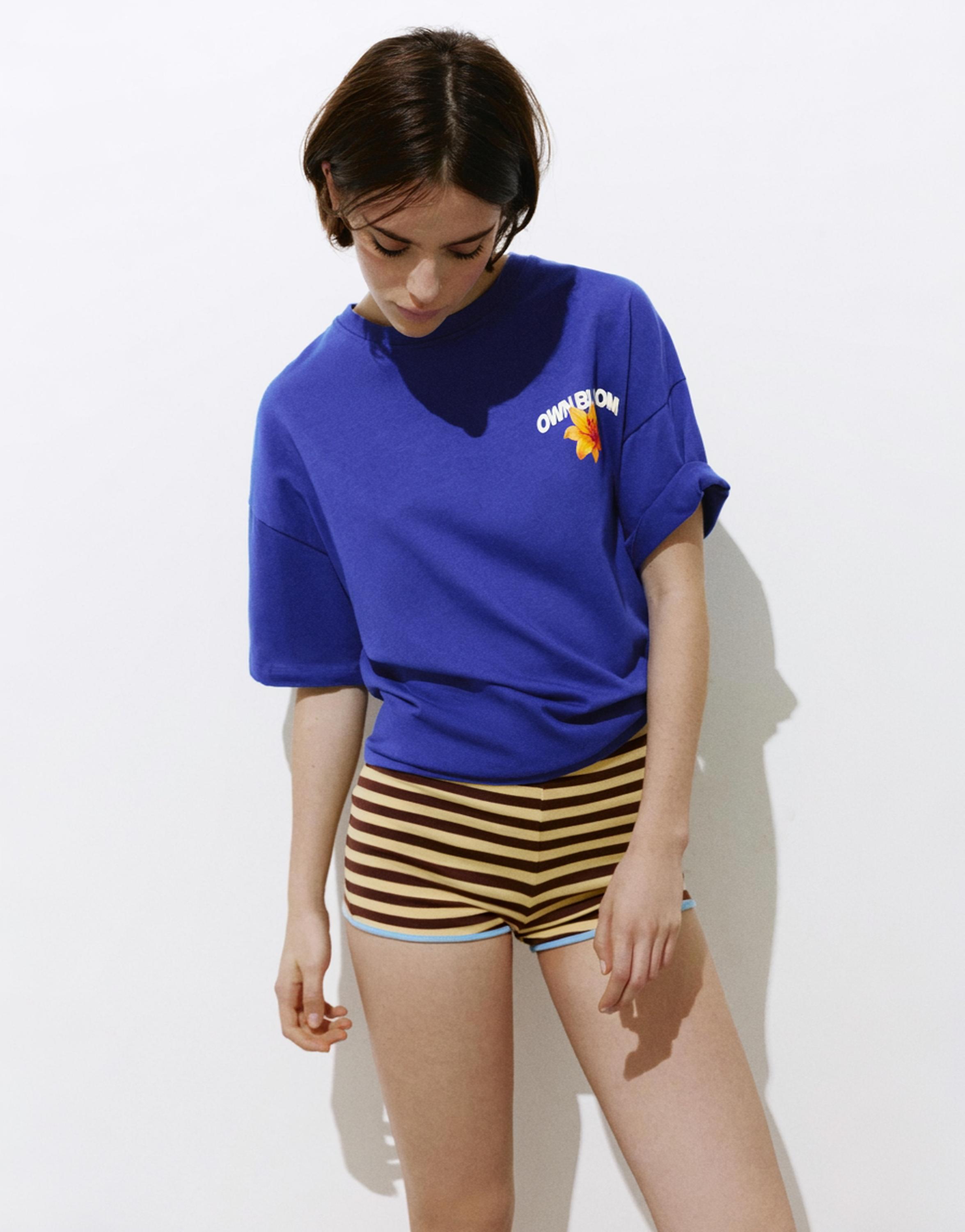 Oversize T-shirt with floral graphic — Cobalt