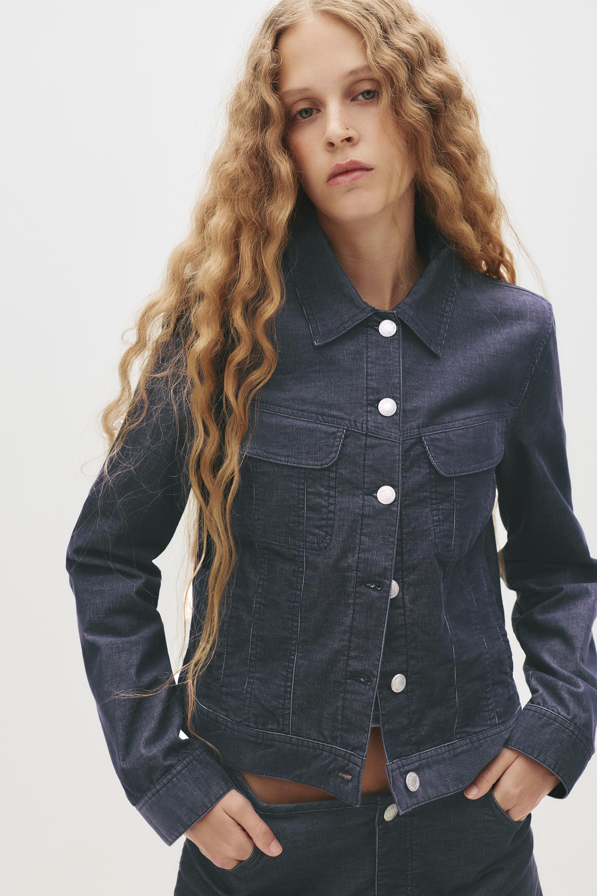 Taillierte Mikro-Cordjacke