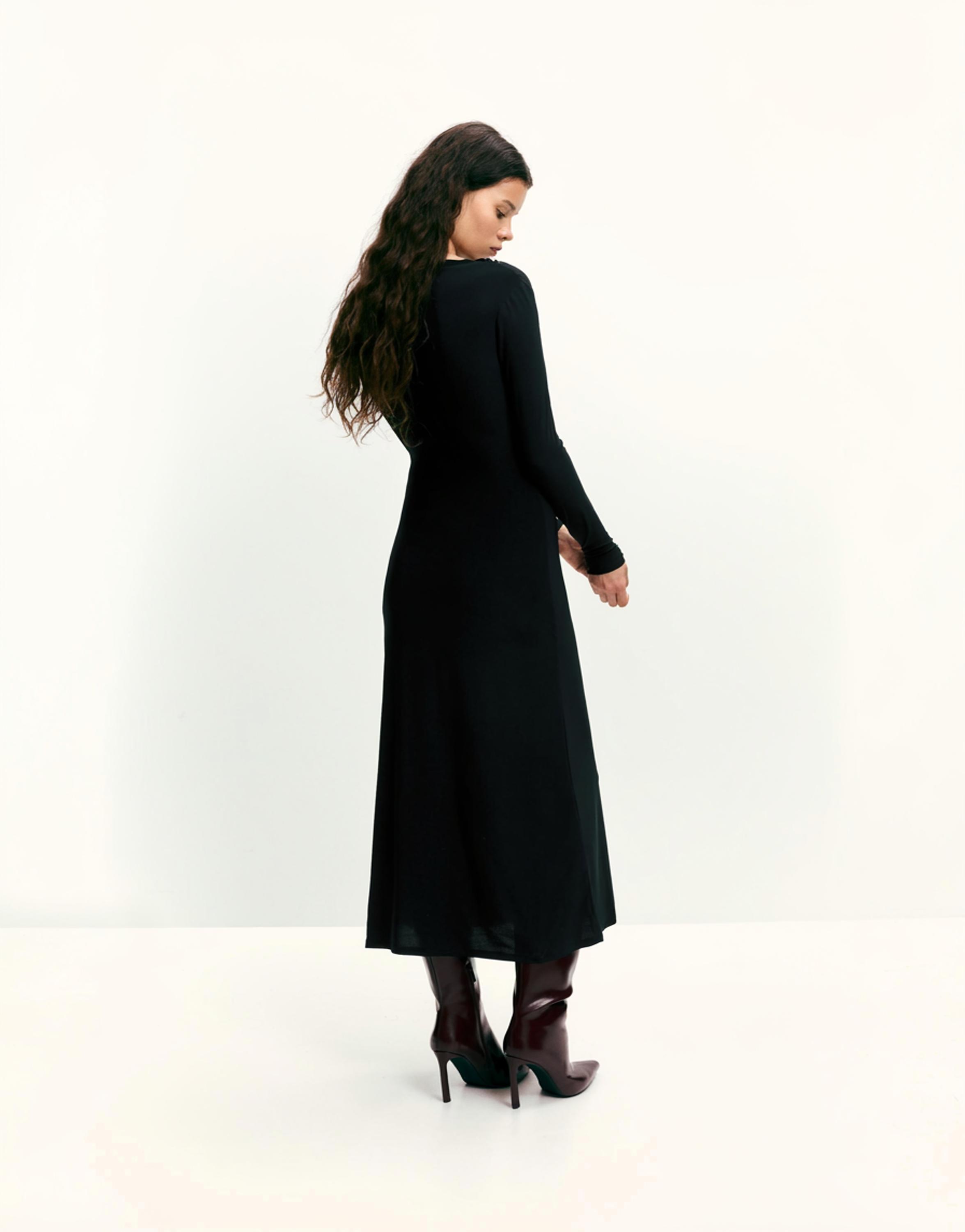 Drape detaylı yumuşak midi elbise - Görsel 8