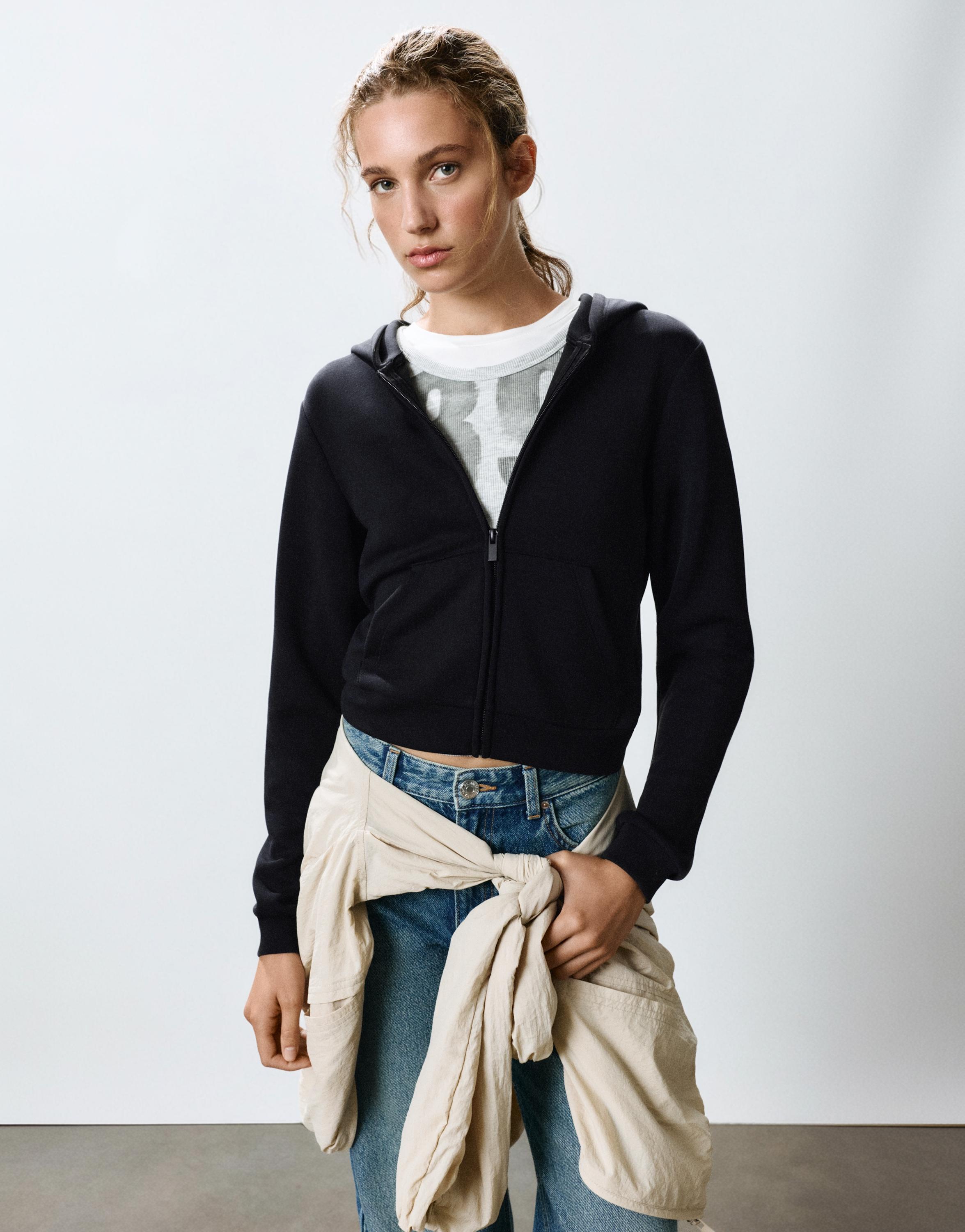 Zip-up hooded sweatshirt — Black