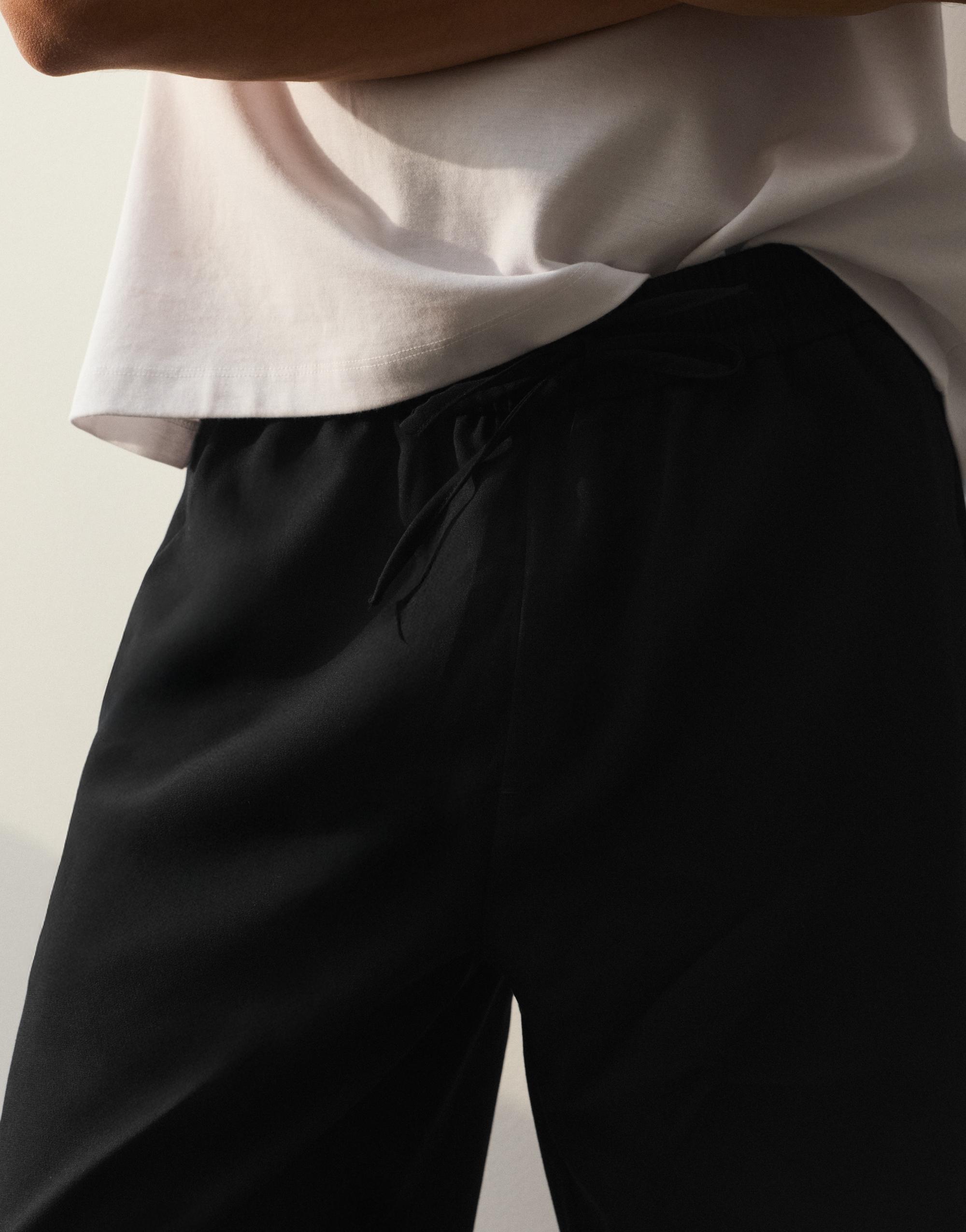 Tailored fit joggers — Black