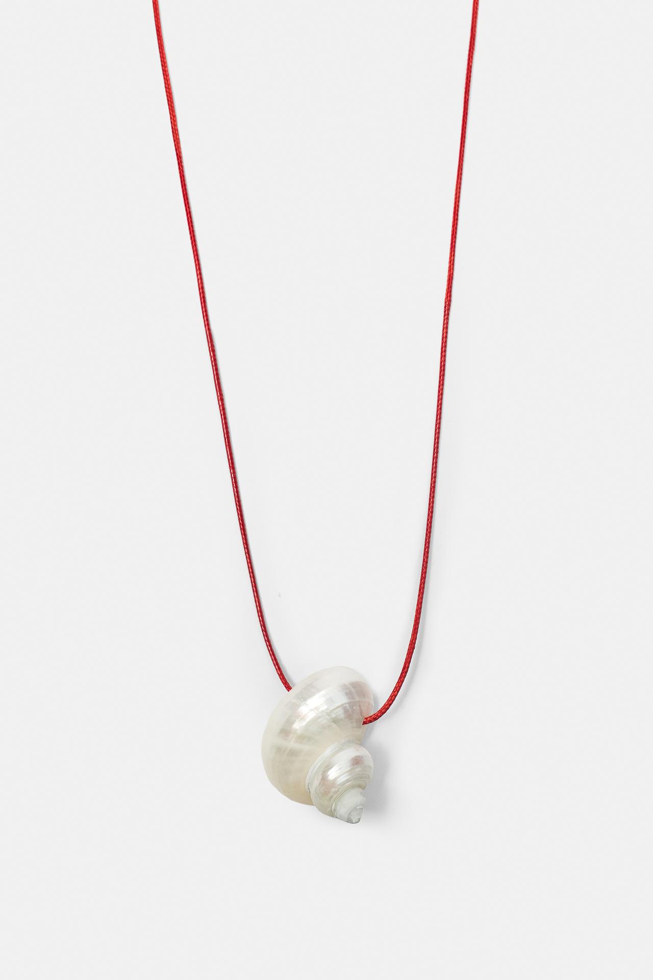 Shell pendant necklace — Ice