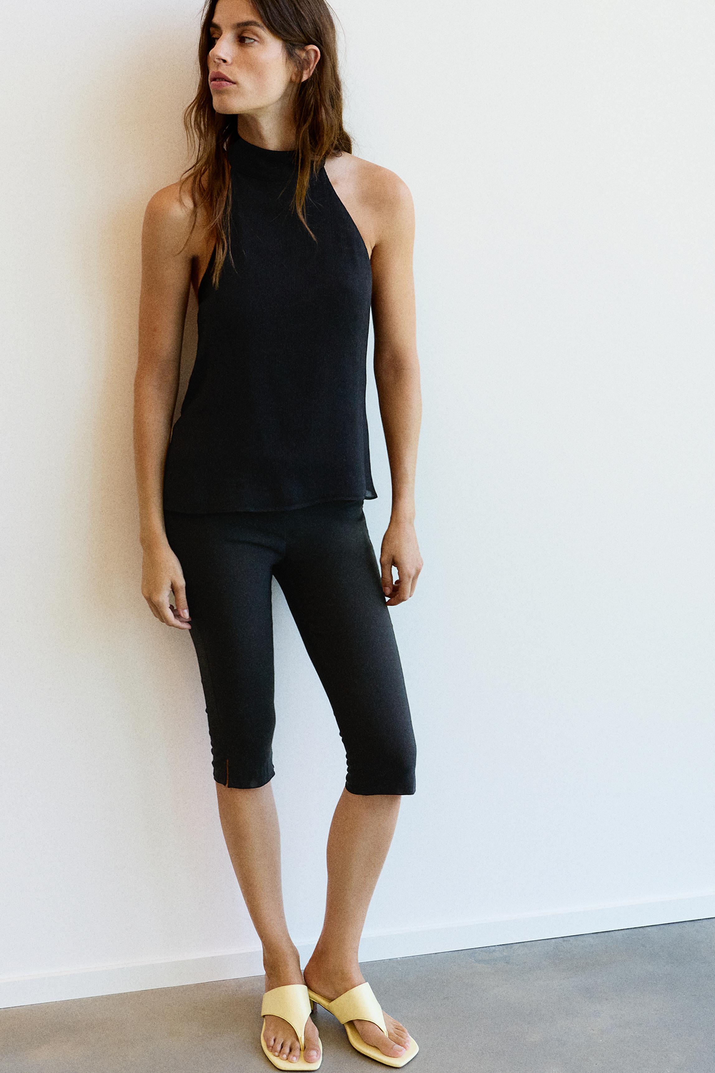 Flowing halter top — Black