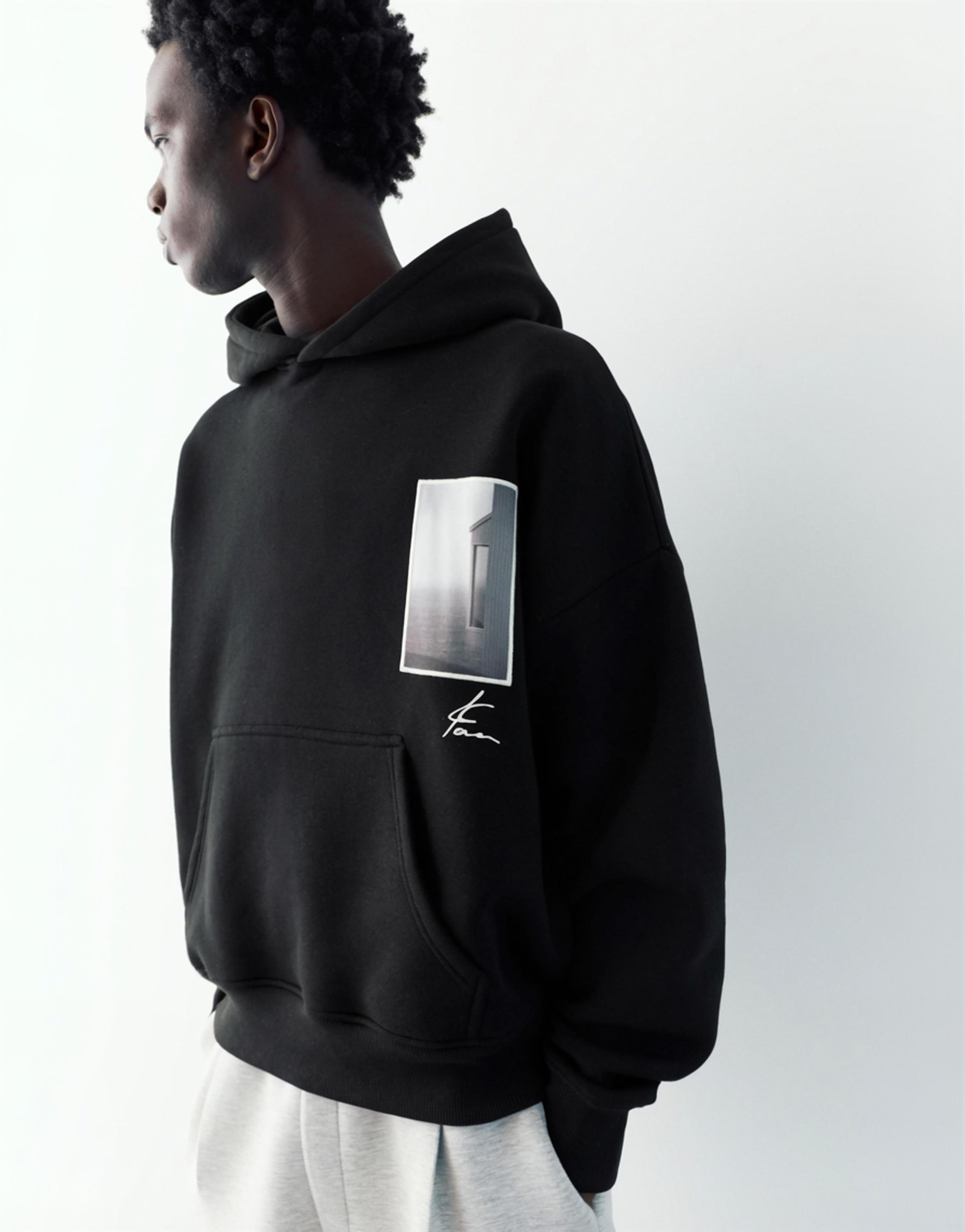 Kapüşonlu grafik sweatshirt - Görsel 6