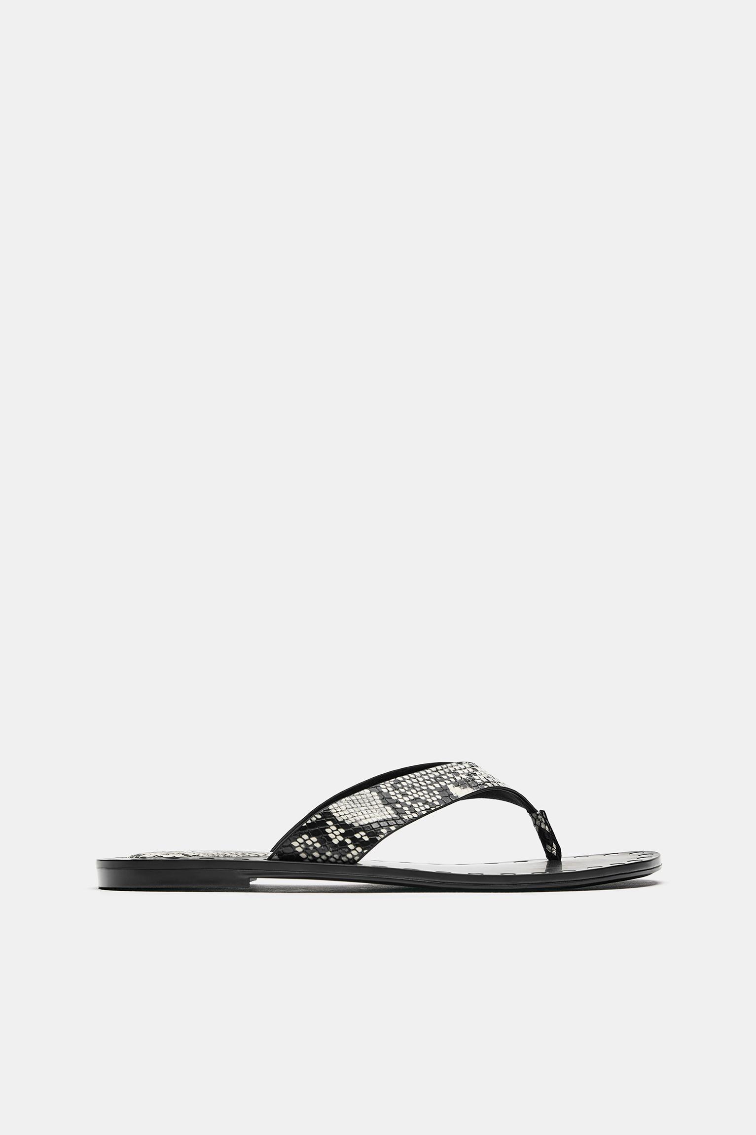 Flat studded sandals — Contrast