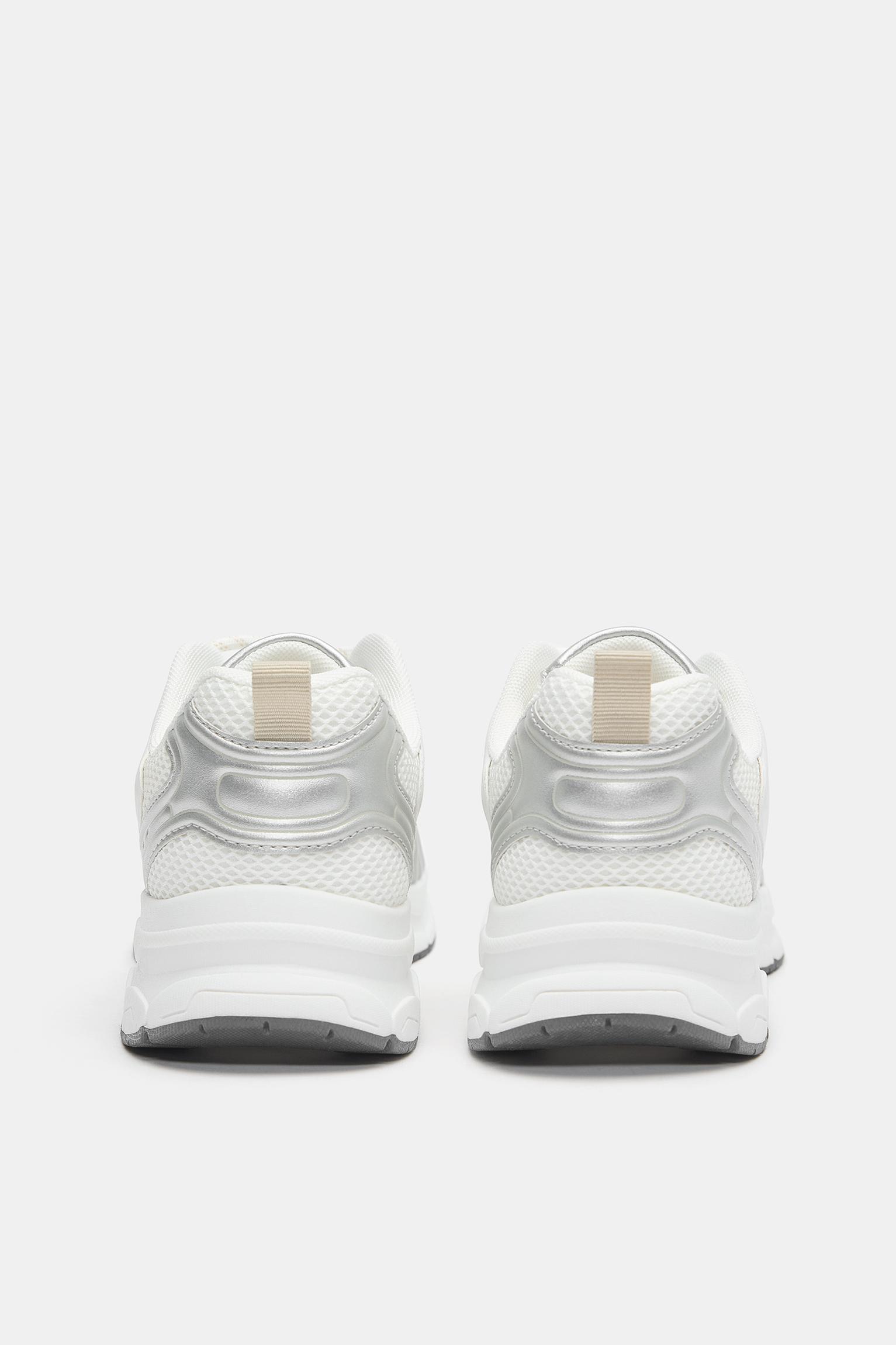 Çok parçalı spor ayakkabı