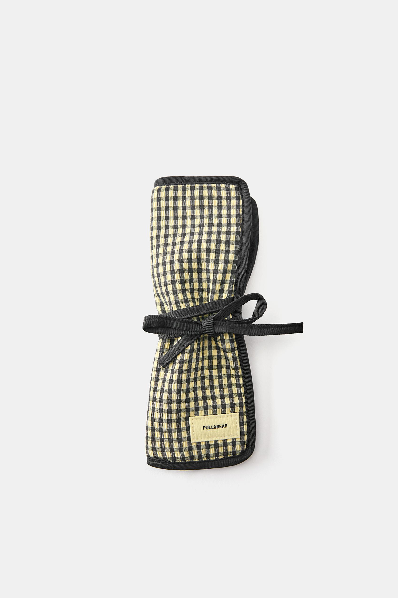 Gingham cutlery roll — Black