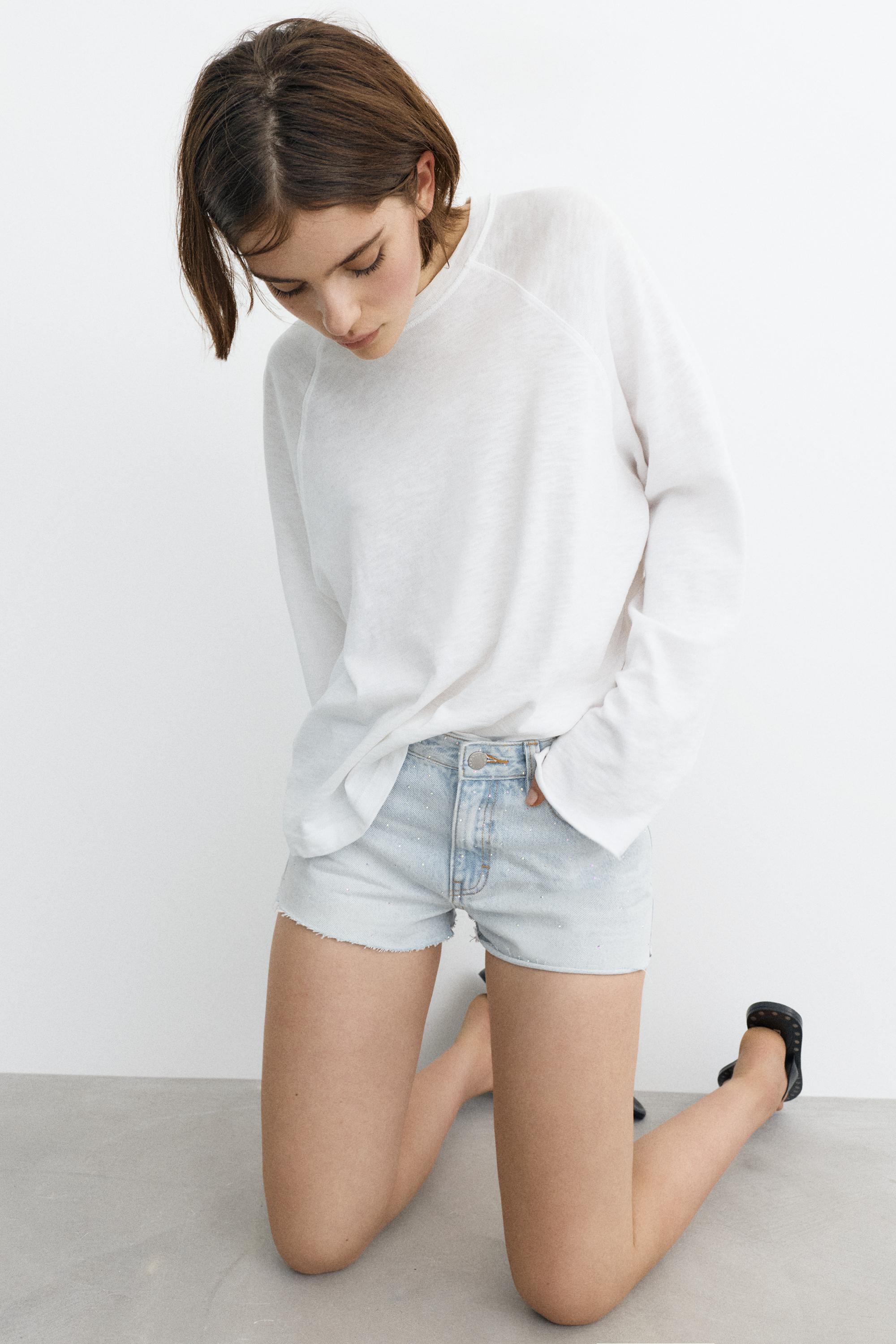 Mid-waist rhinestone denim shorts — Pale blue