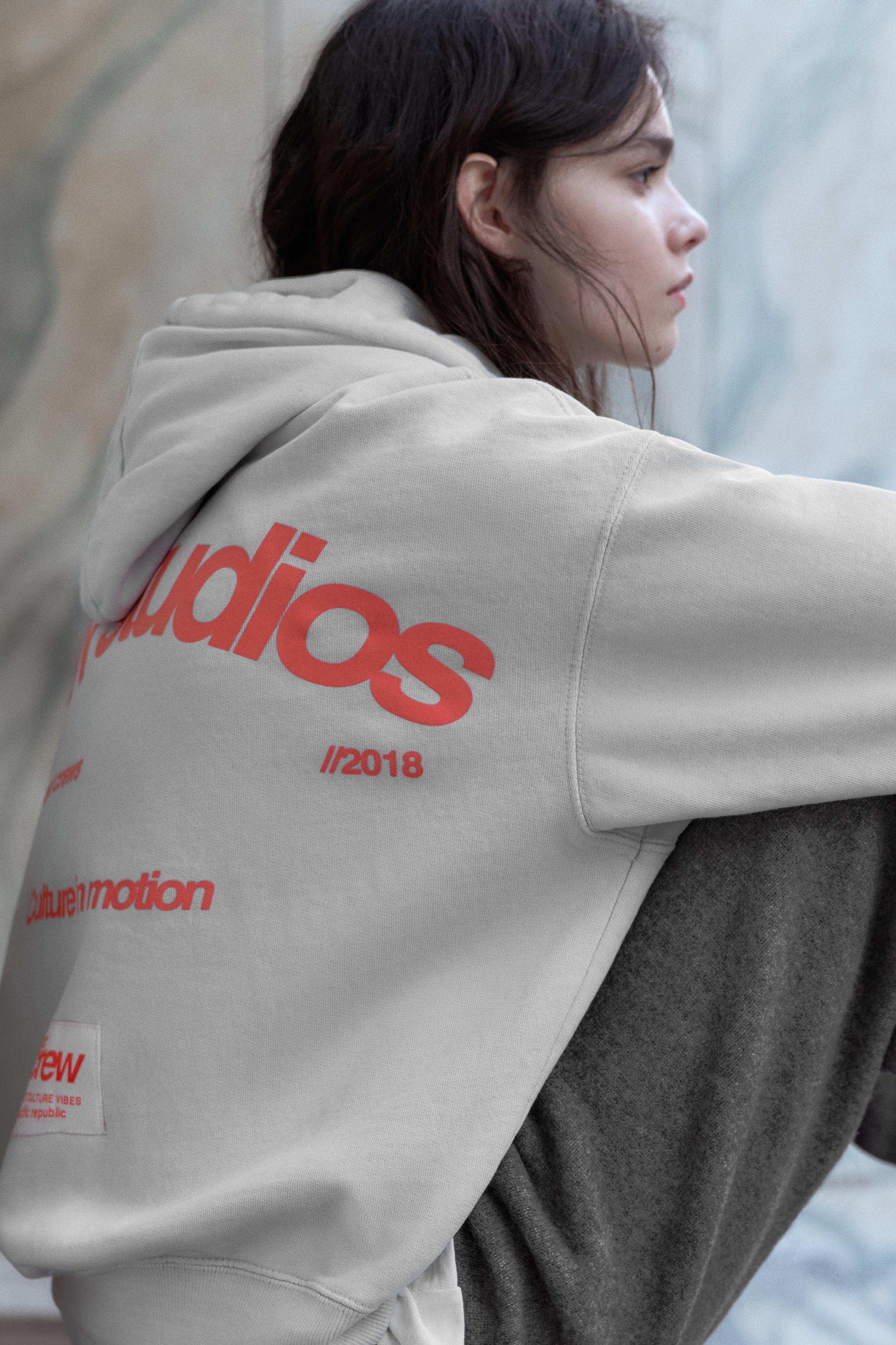 Oversize-Sweatshirt Mit Kapuze Studios