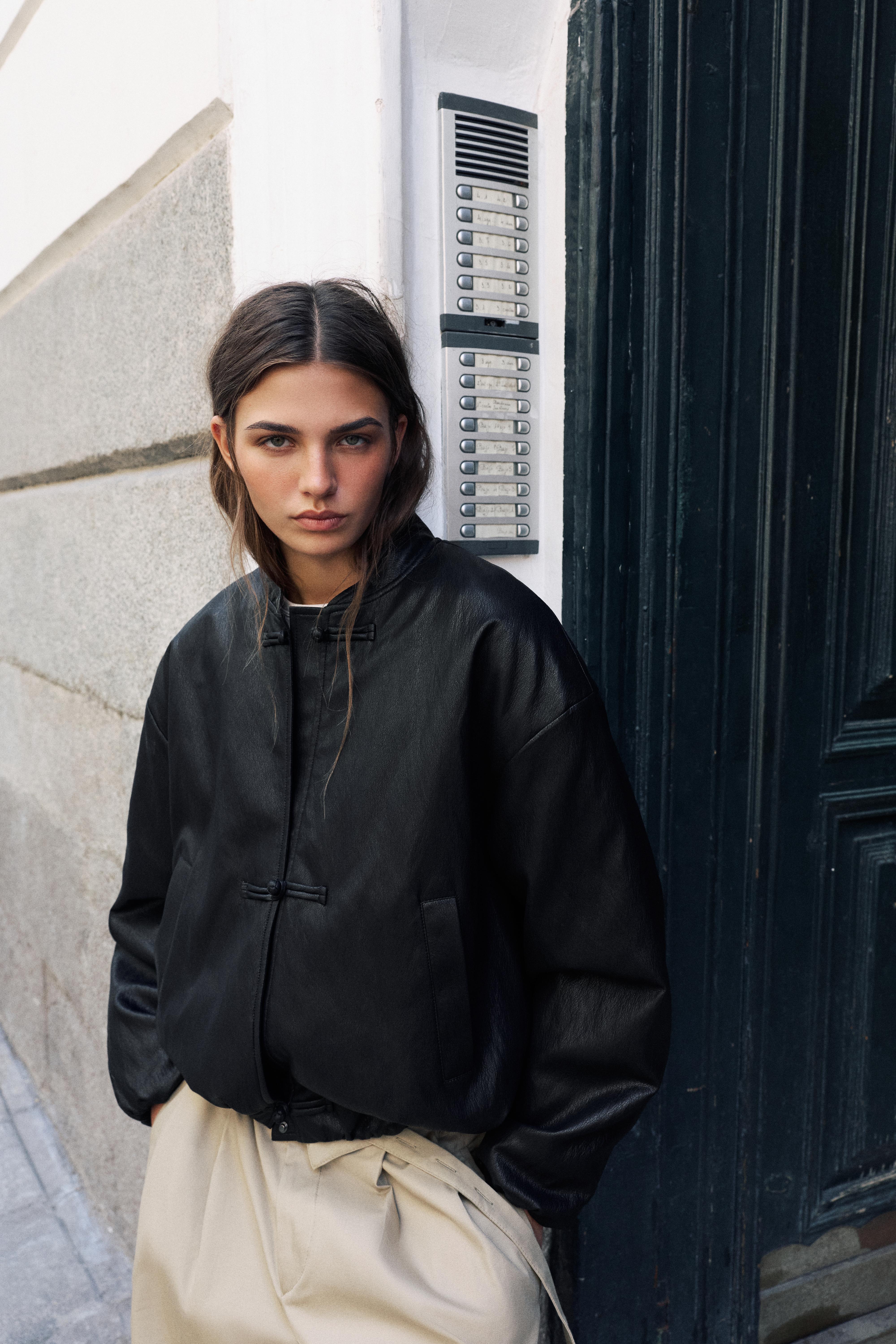 Bomber efecto piel alamares