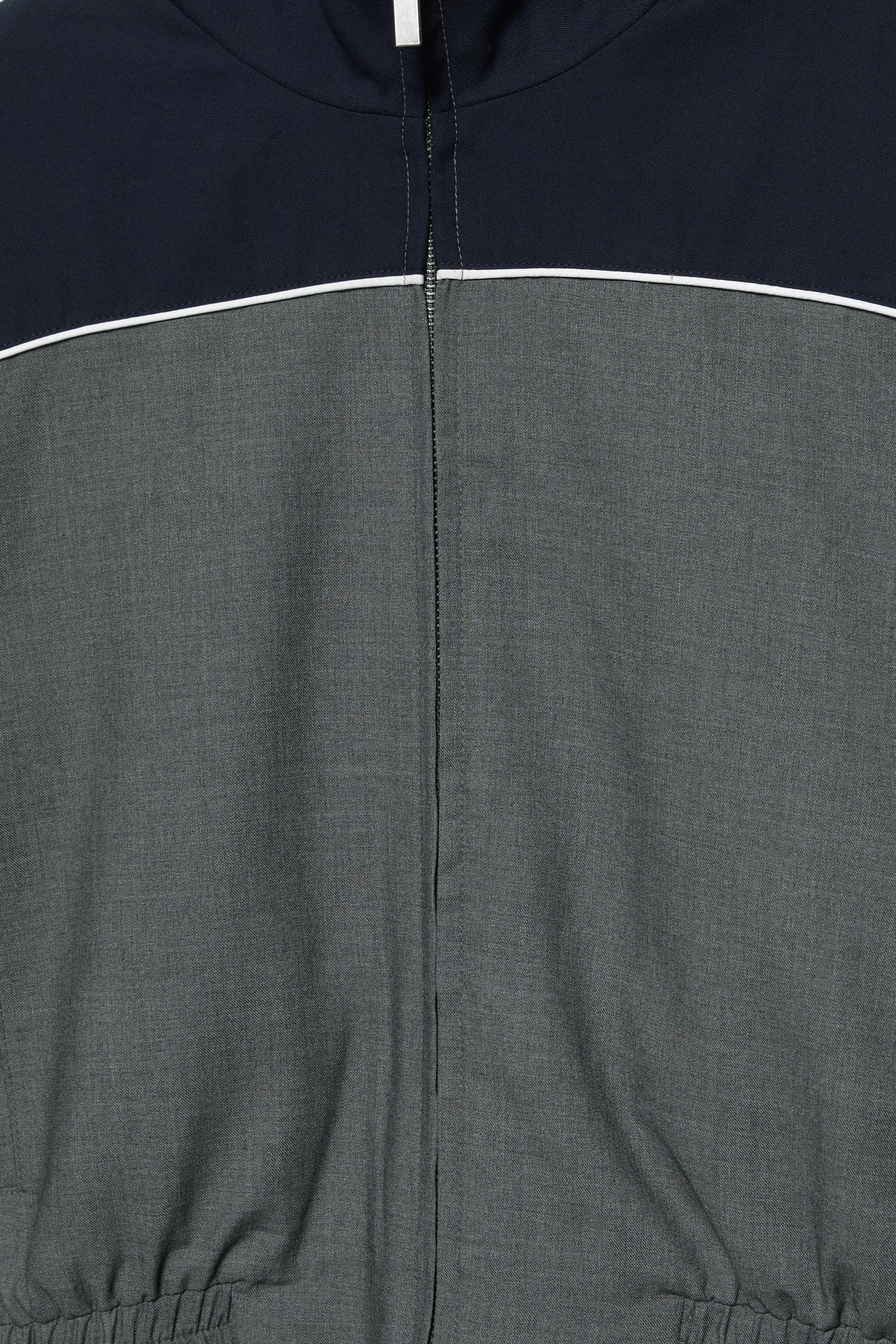 Contrast panel jacket — Pale grey