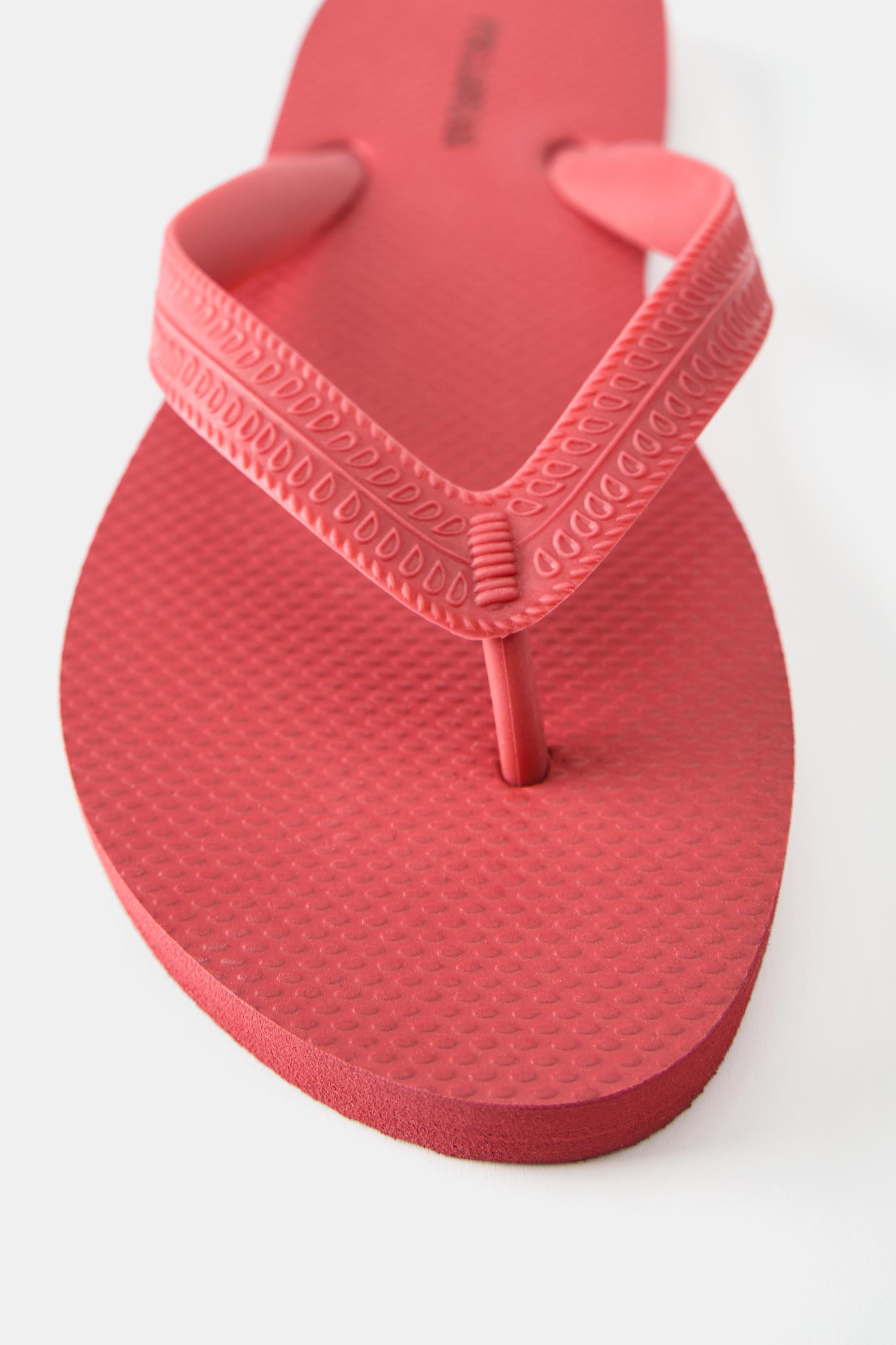 Flat sandals — Red