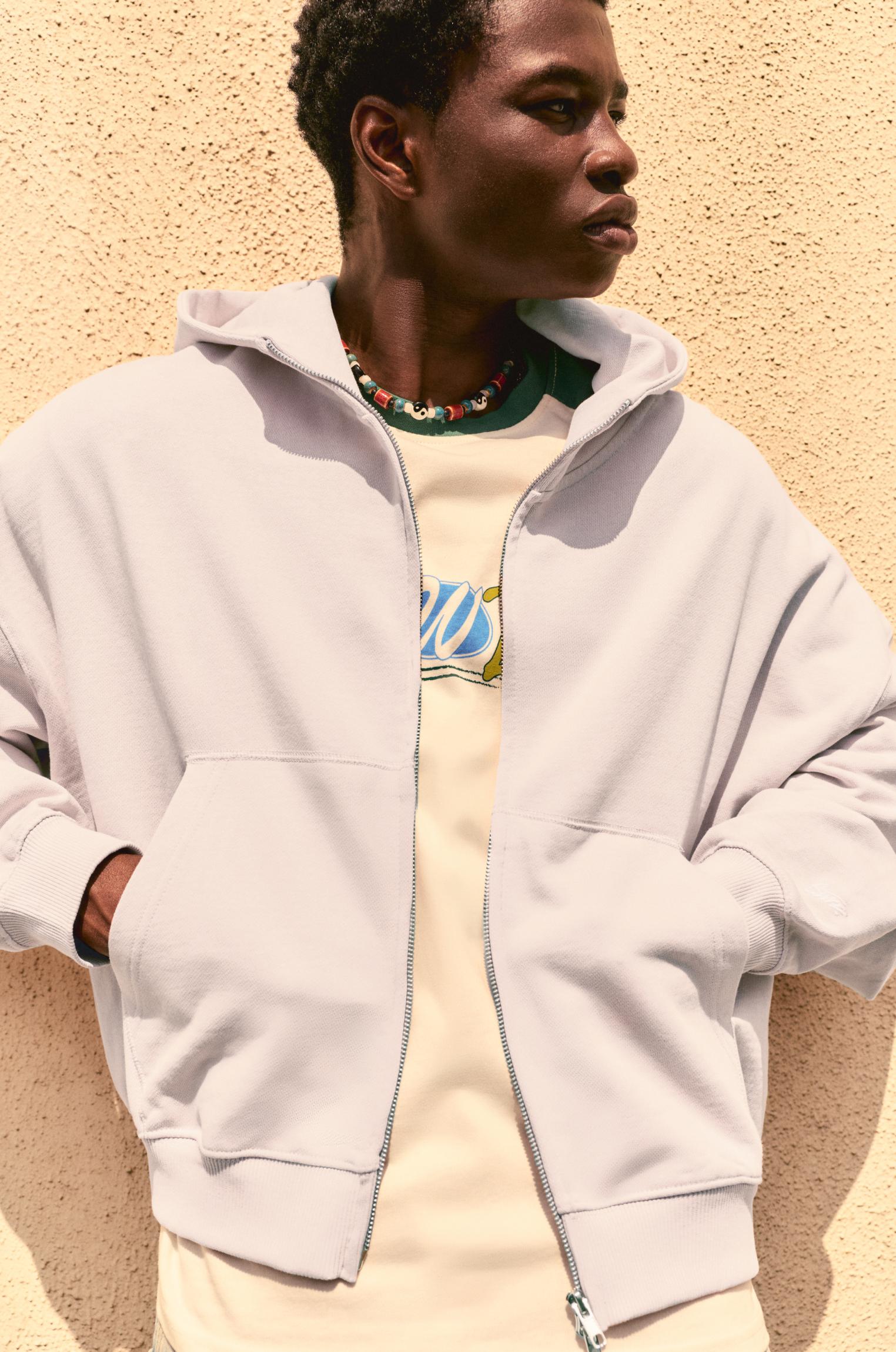 Sweatshirt Oversize Com Capuz E Zíper