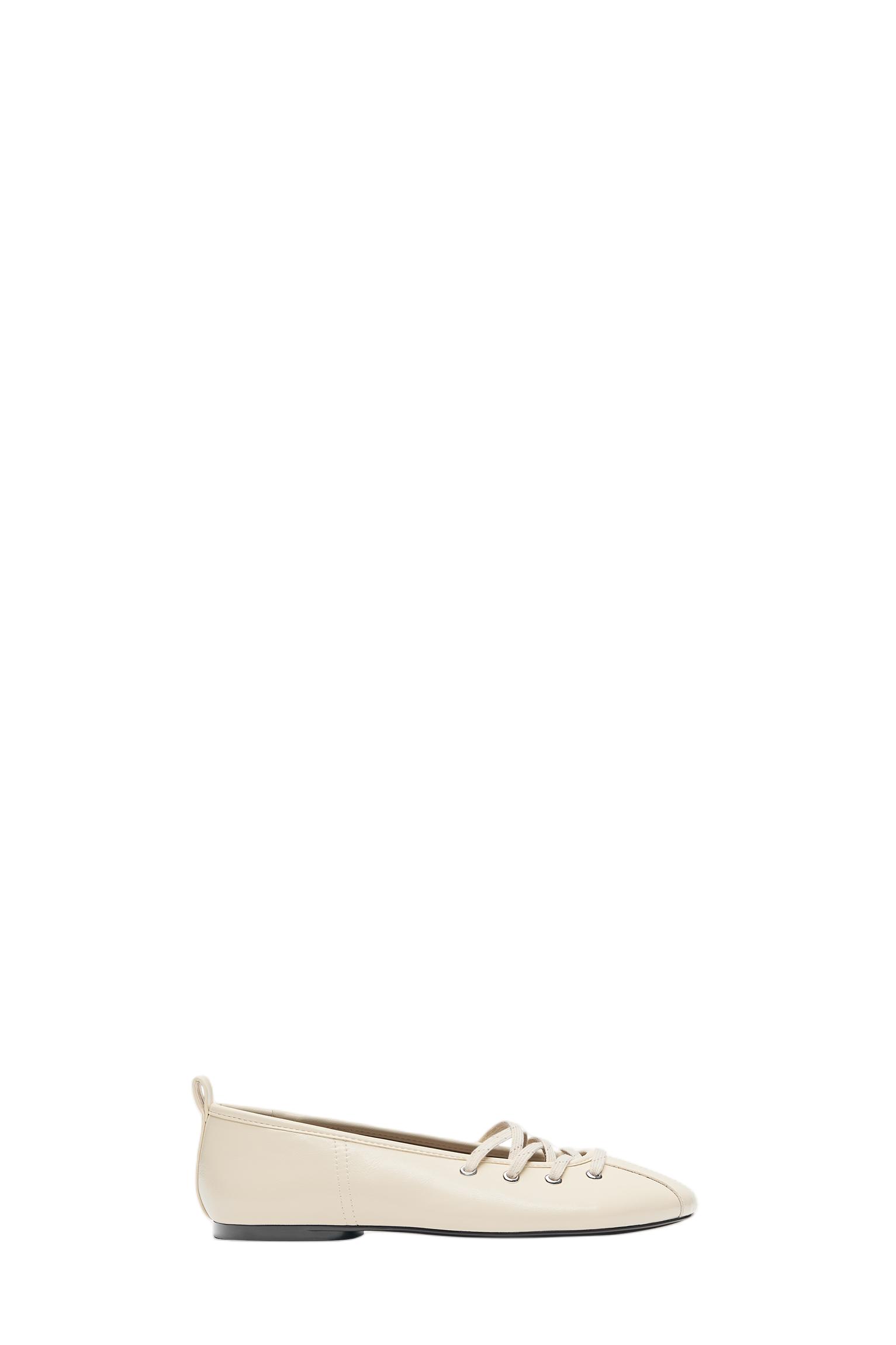 Lace-up ballerinas — Ecru