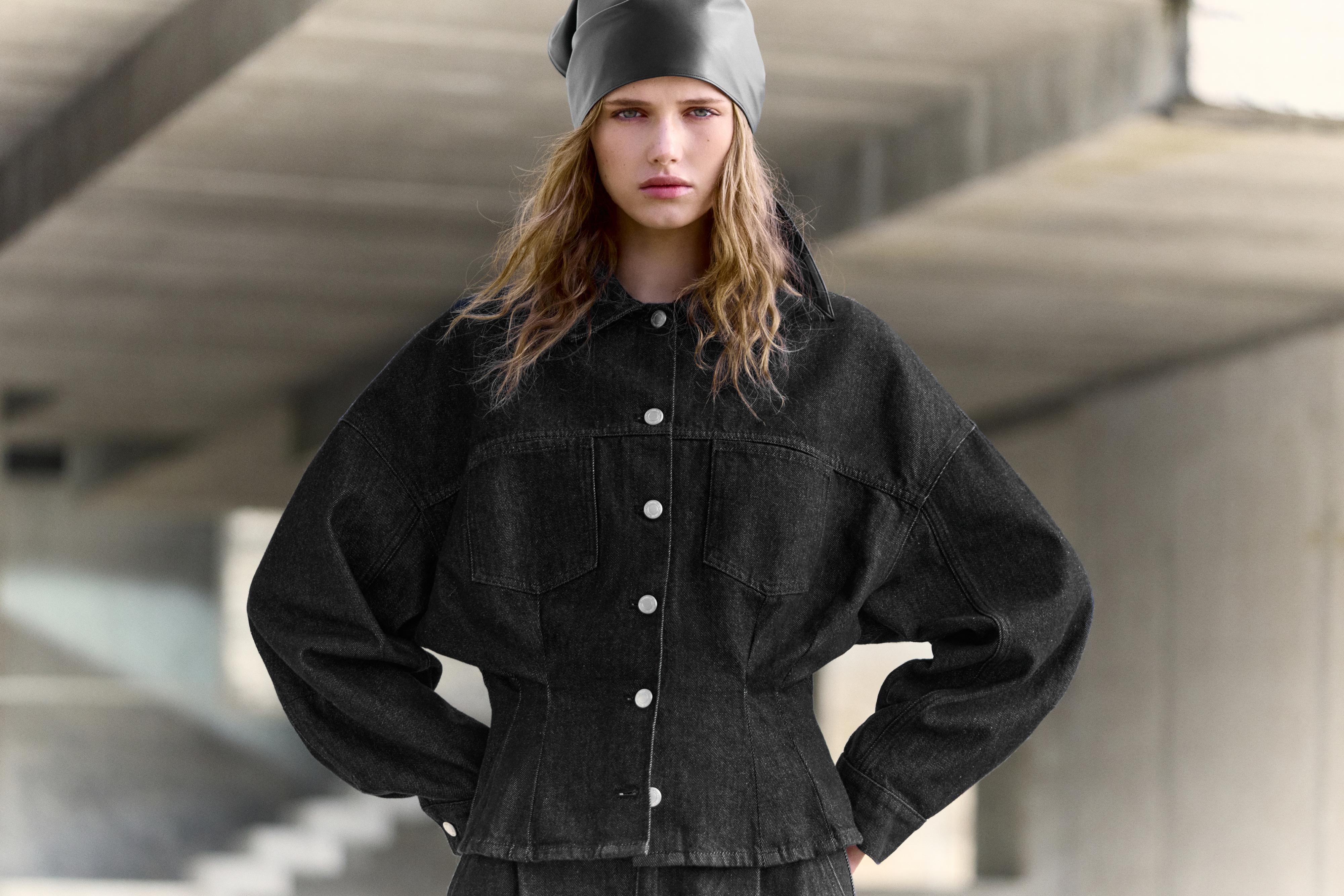 Fitted denim shirt with pleats — Black