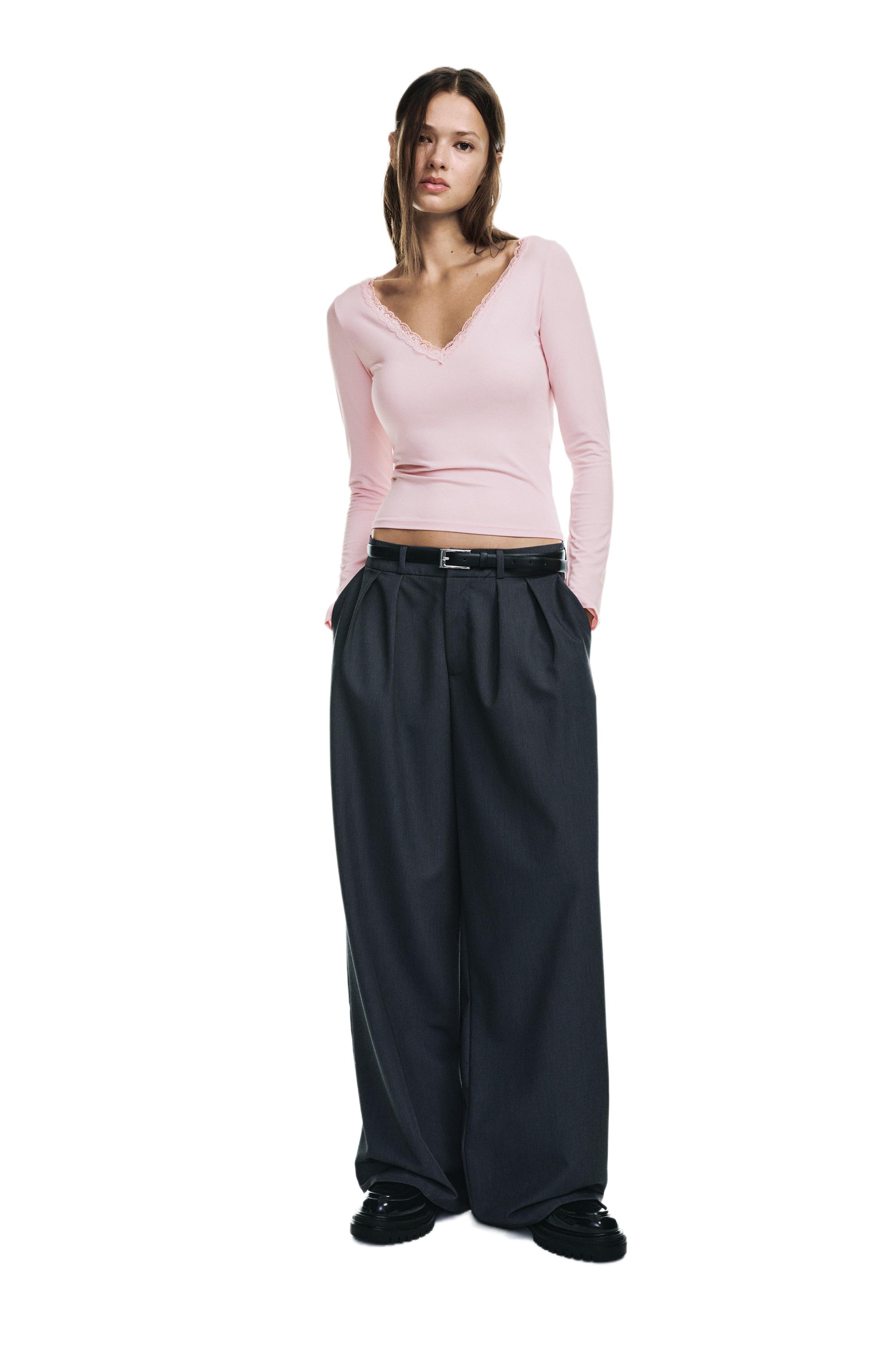 Lace trim neckline T-shirt — Pink