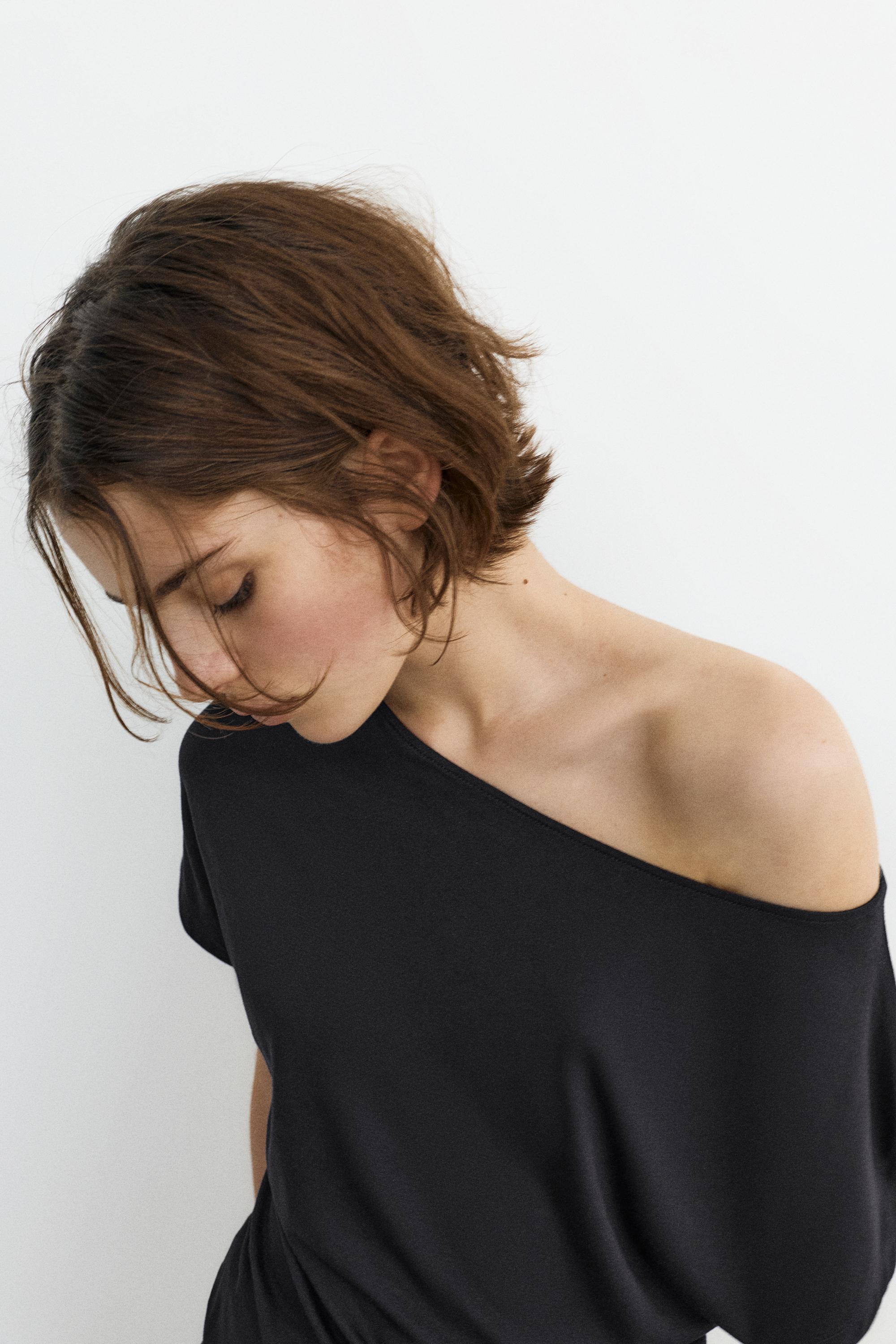 Short asymmetric dress — Black